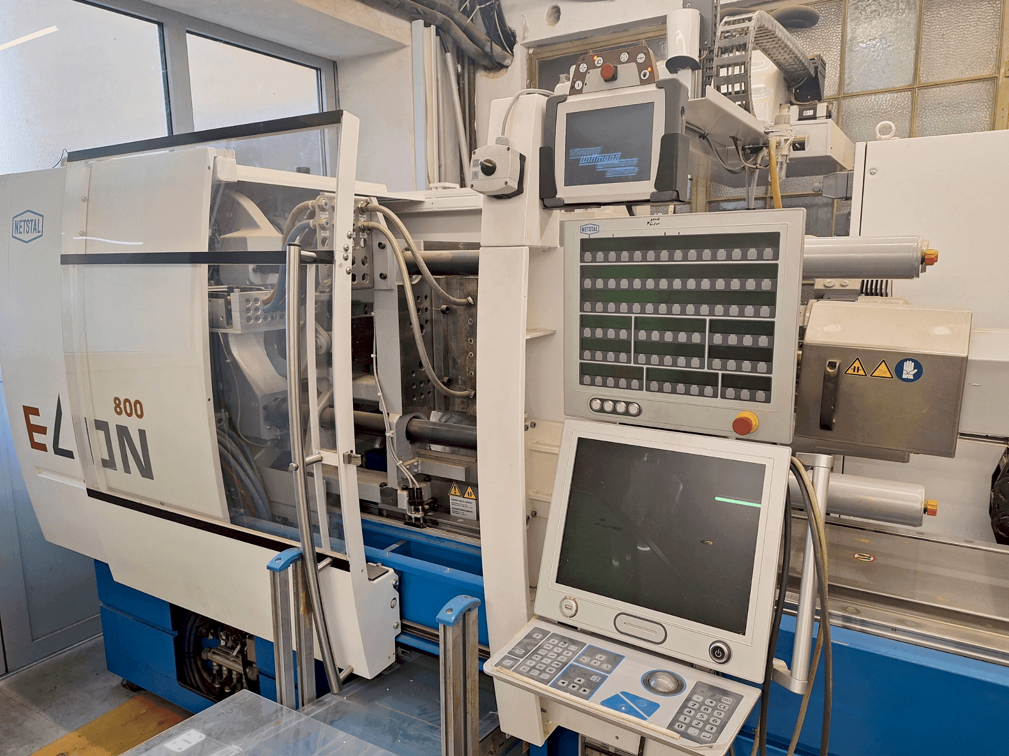 Čelní pohled na Netstal Elion 800-270 stroj