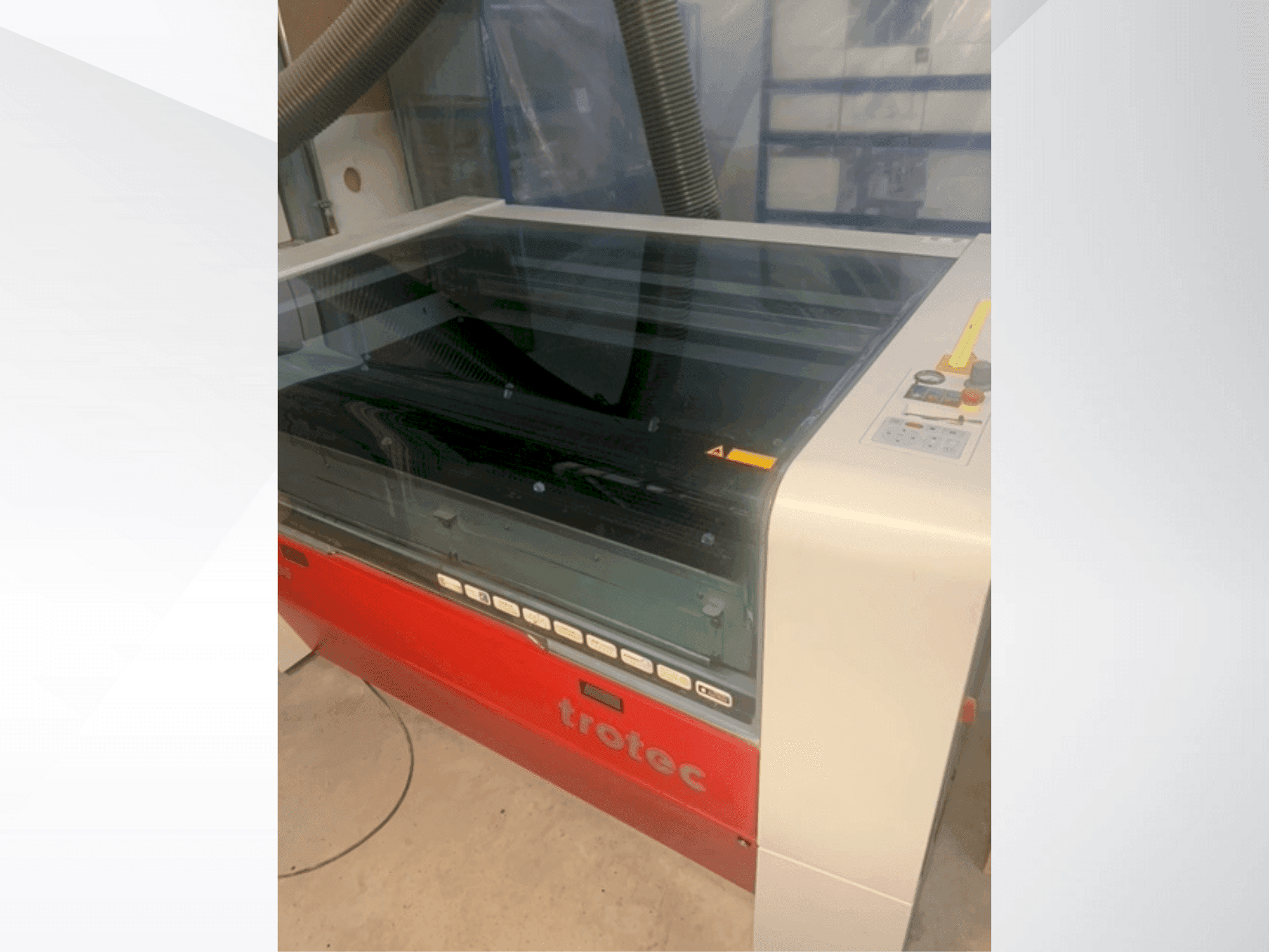 Čelní pohled na Trotec SP500 stroj