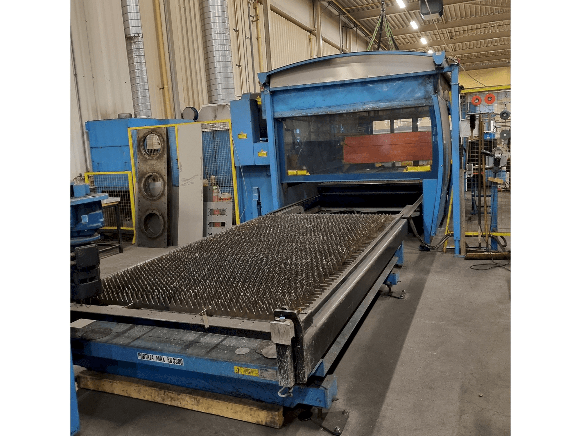 Čelní pohled na Prima Power Platino 1530HS 3,0kW CO2 stroj