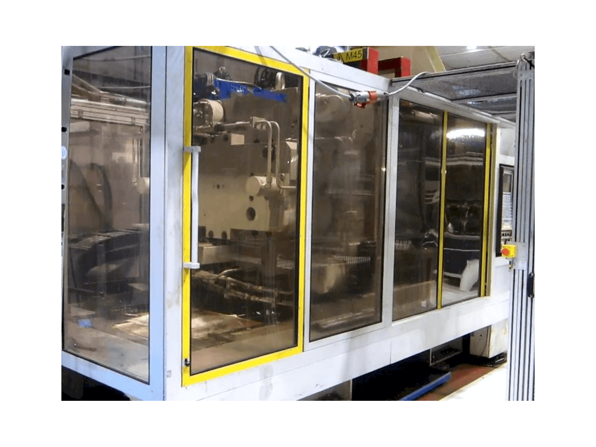 Čelní pohled na Krauss Maffei KM 800/5700 MC stroj