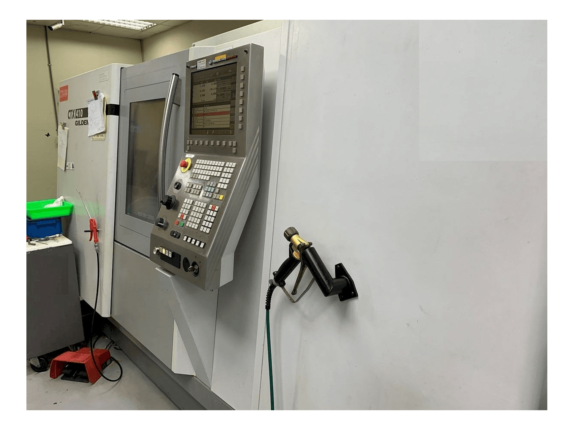 Čelní pohled na Gildemeister CTX 410V6 stroj