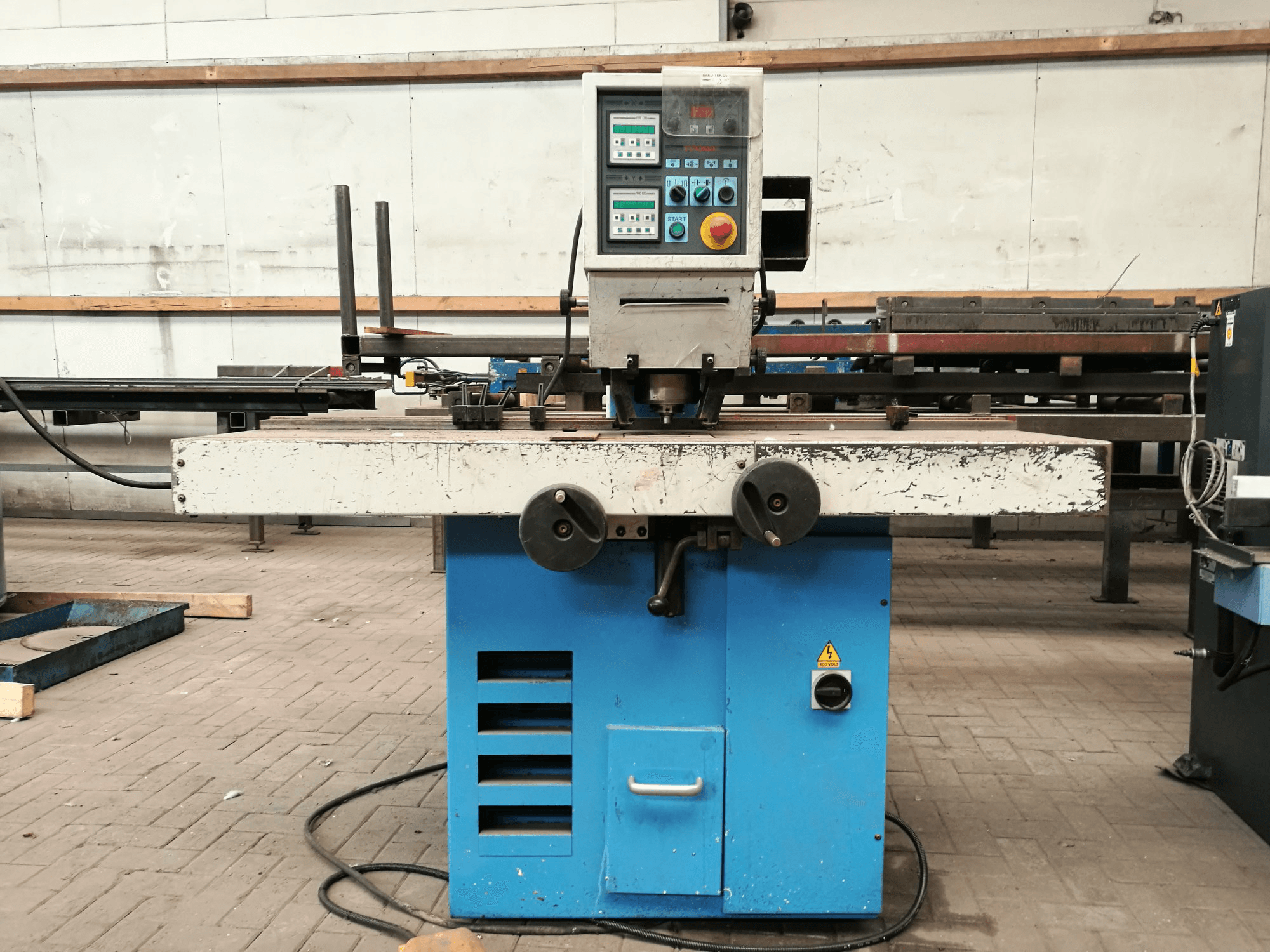 Čelní pohled na Euromac XP 750/25 stroj