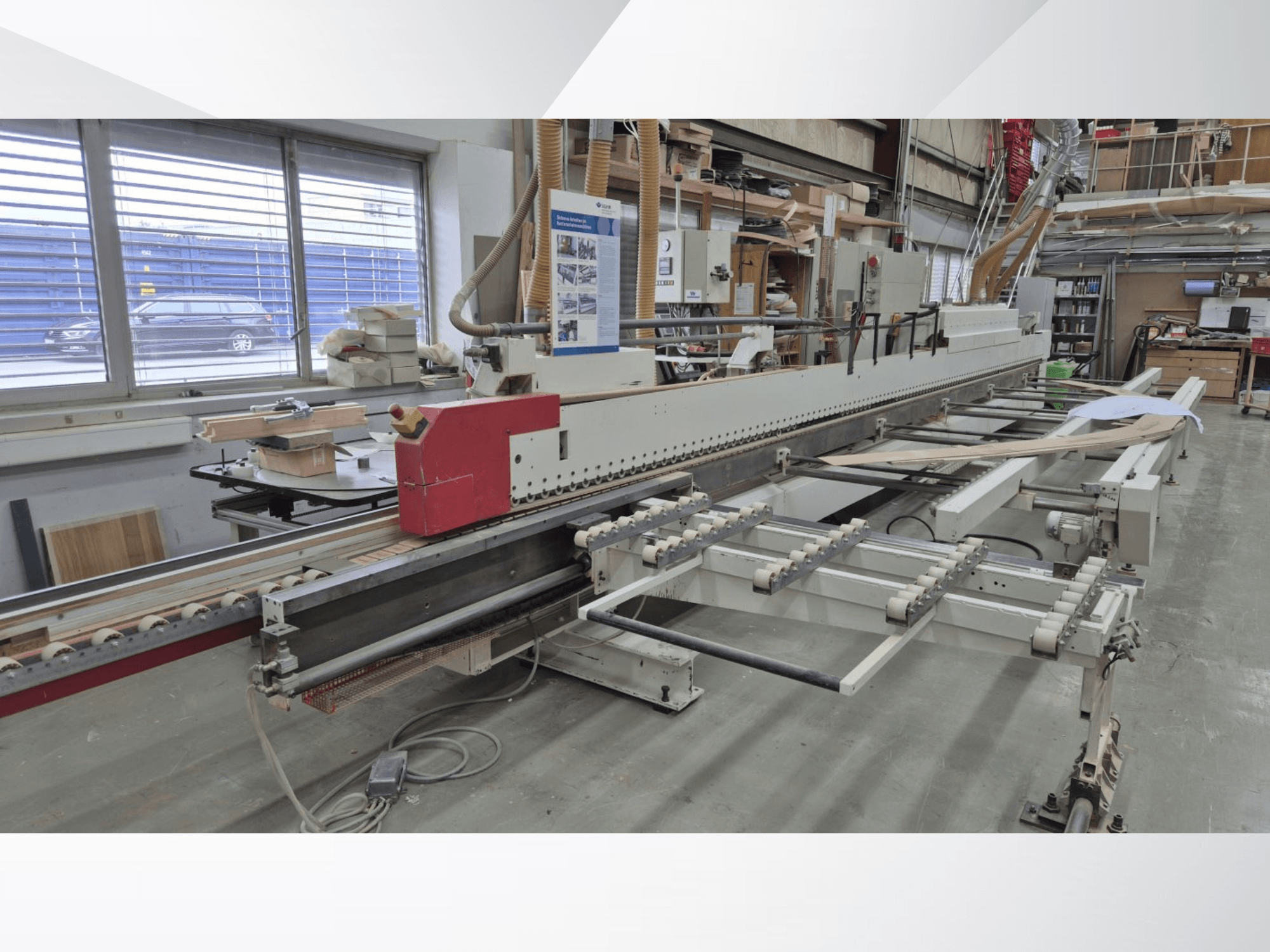 Olemovačka IMA AVM/K/I/G80/822/S3R3L20, boční pohled, na kterém je vidět podávací mechanismus a ovládací panel.