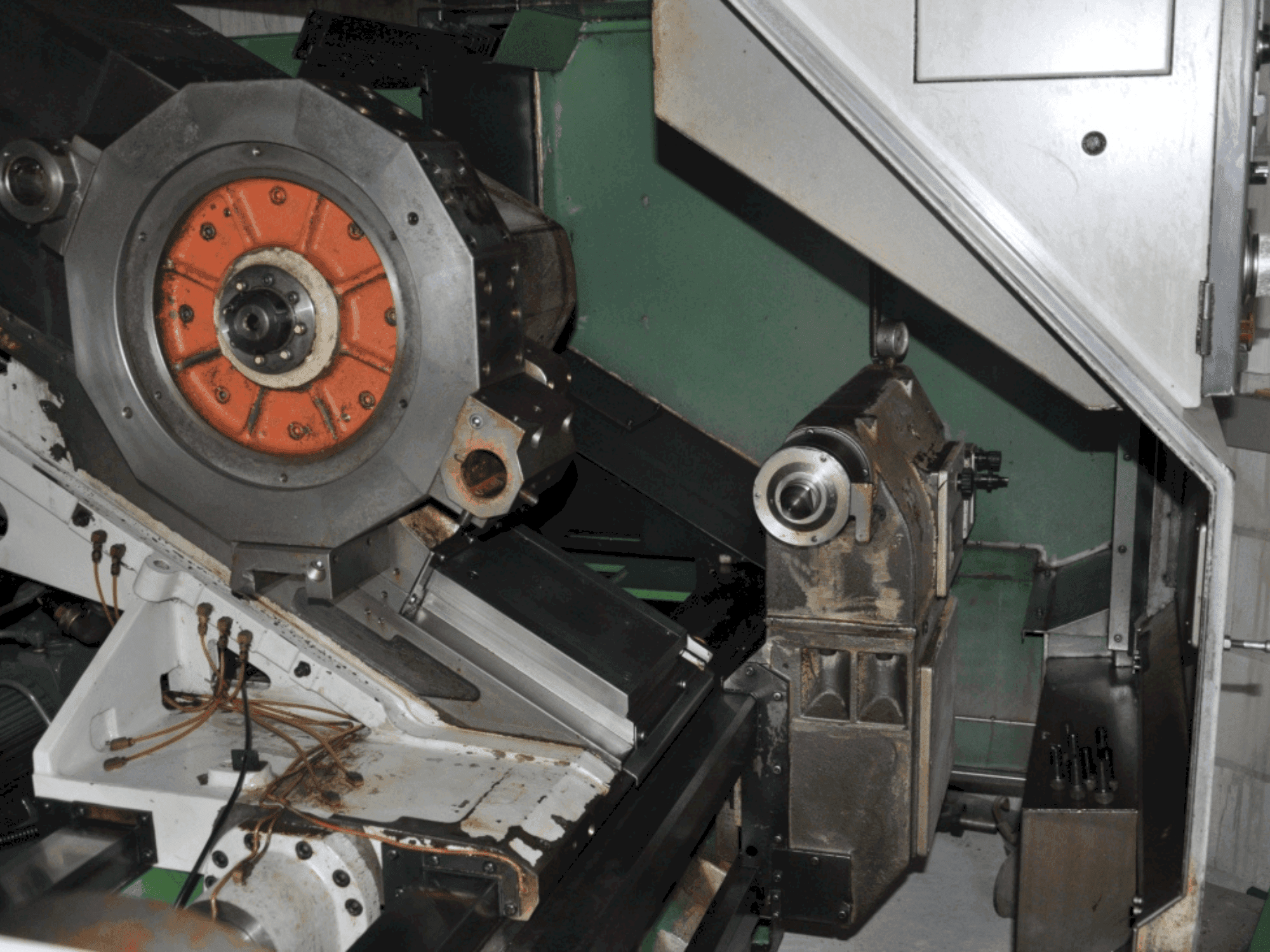 Čelní pohled na Mazak QT 35 N x 1000 stroj