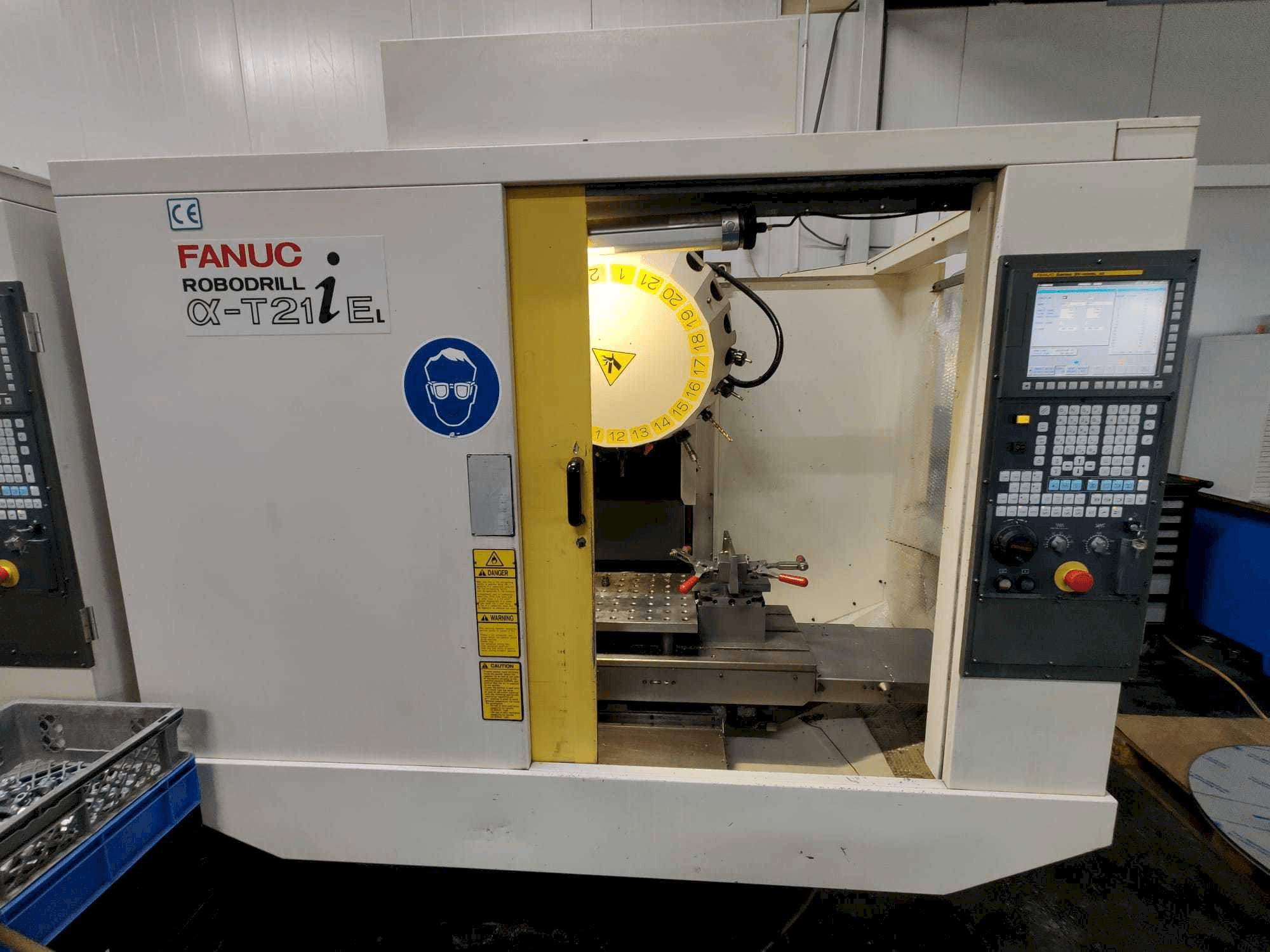 Čelní pohled na FANUC Robodrill α-T21iEL stroj