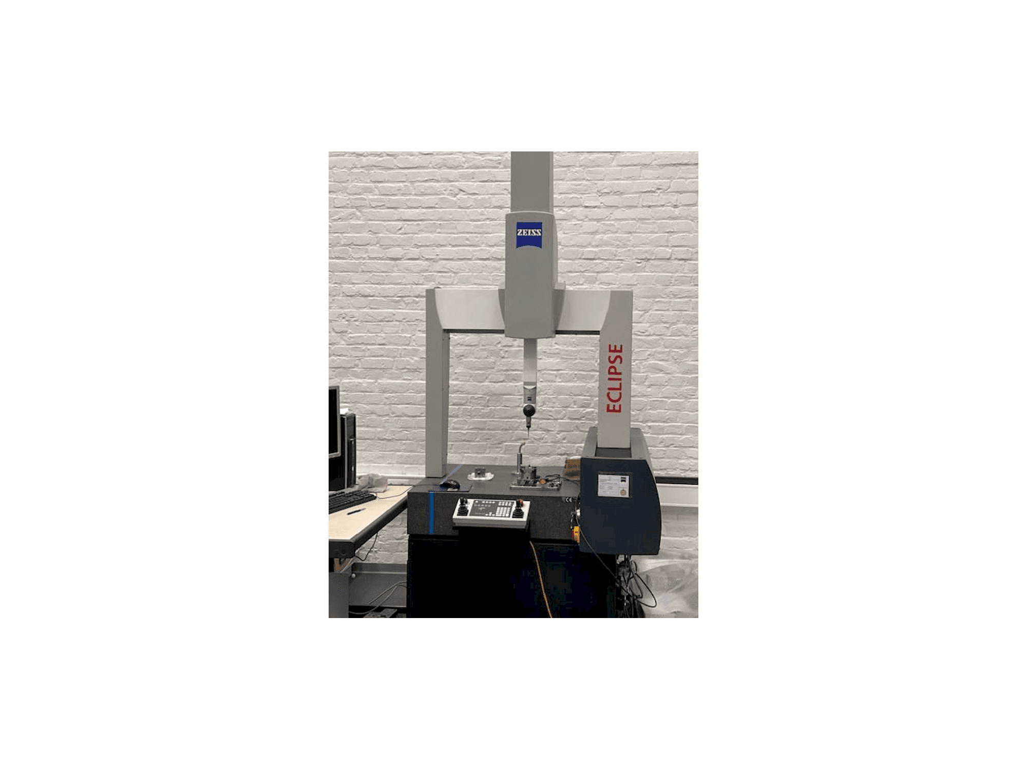 Čelní pohled na ZEISS Eclipse stroj