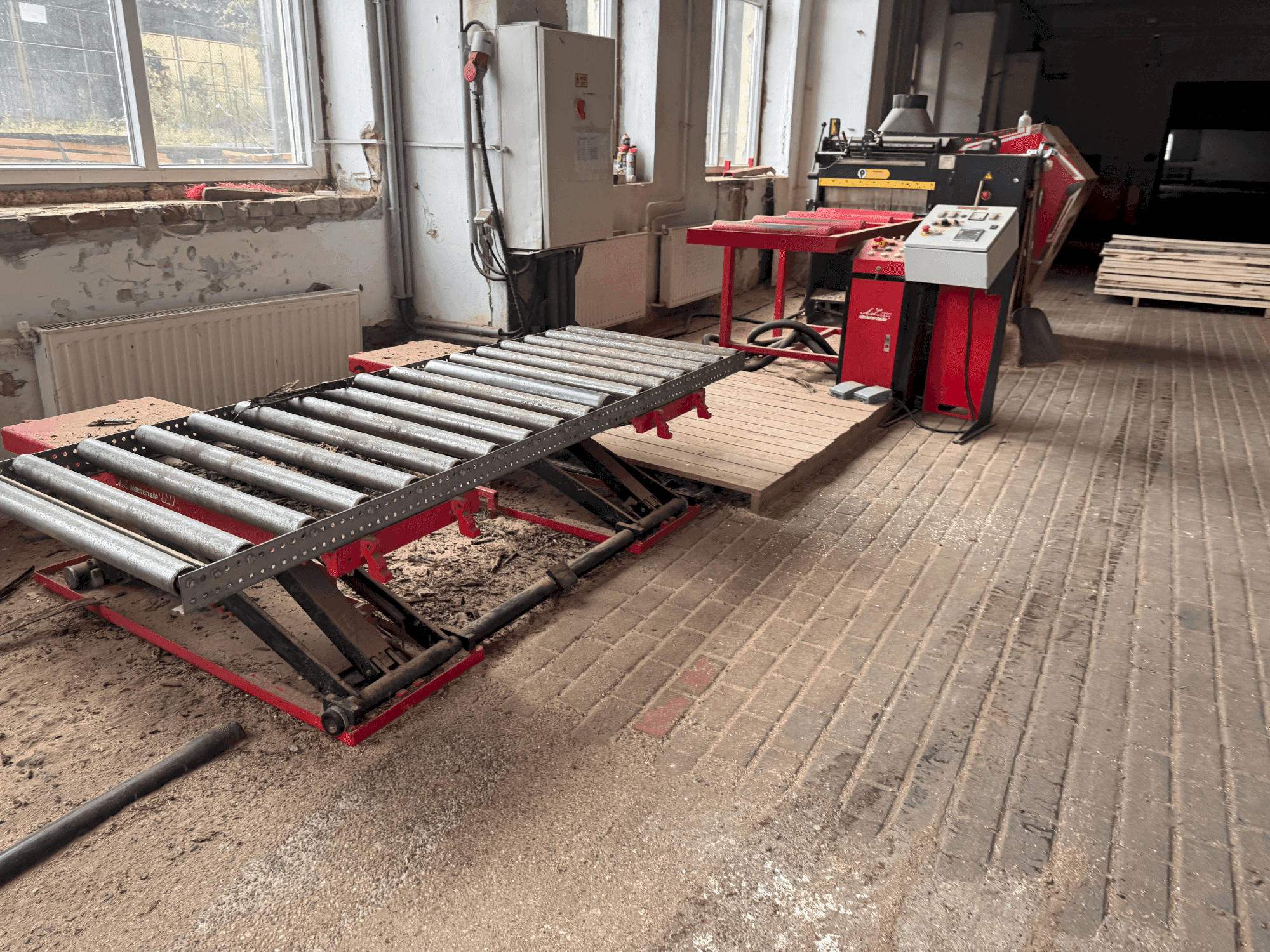 Čelní pohled na WRAVOR Multirip 750 20-100 stroj