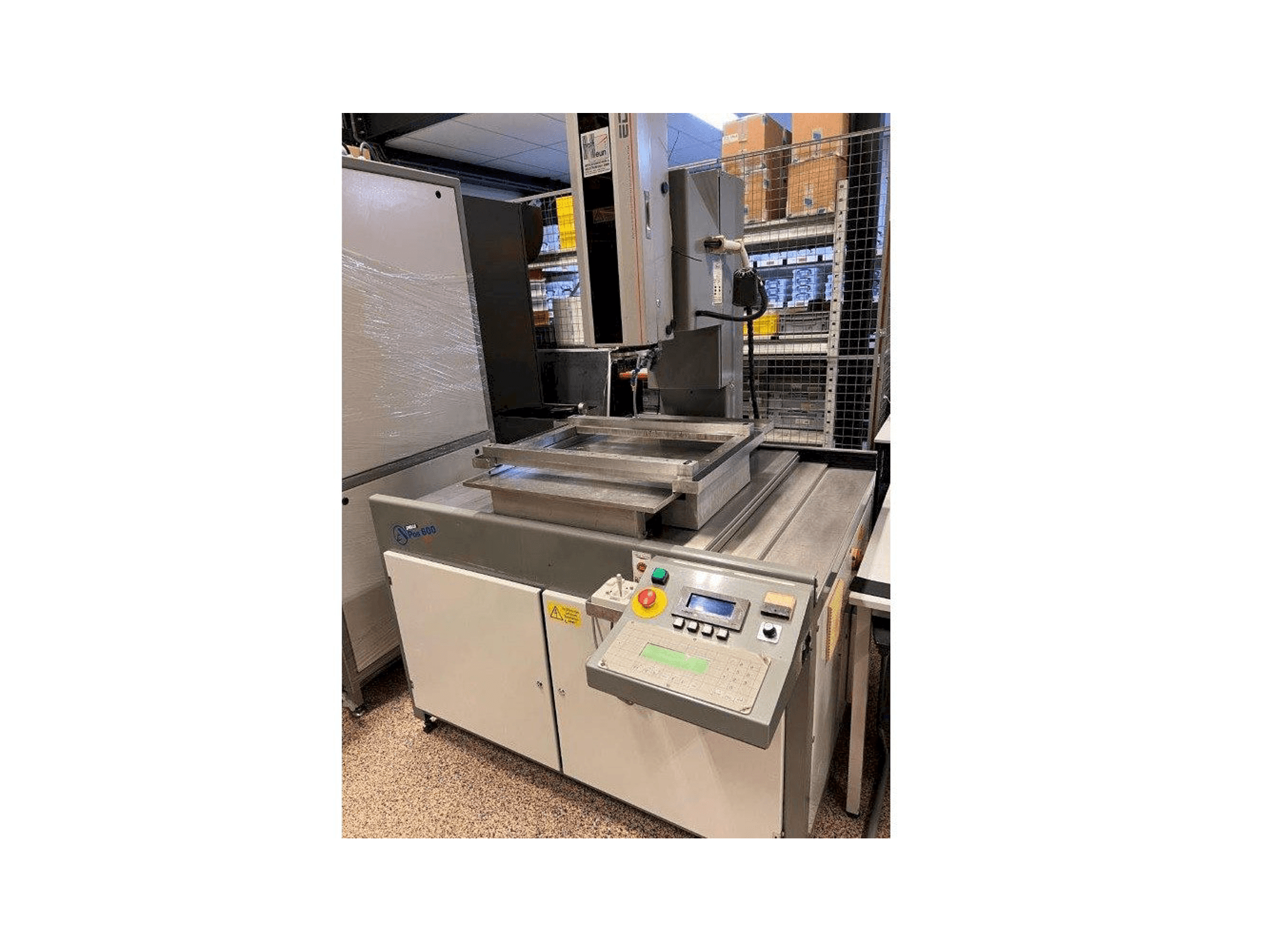 Čelní pohled na Apos 600 stroj