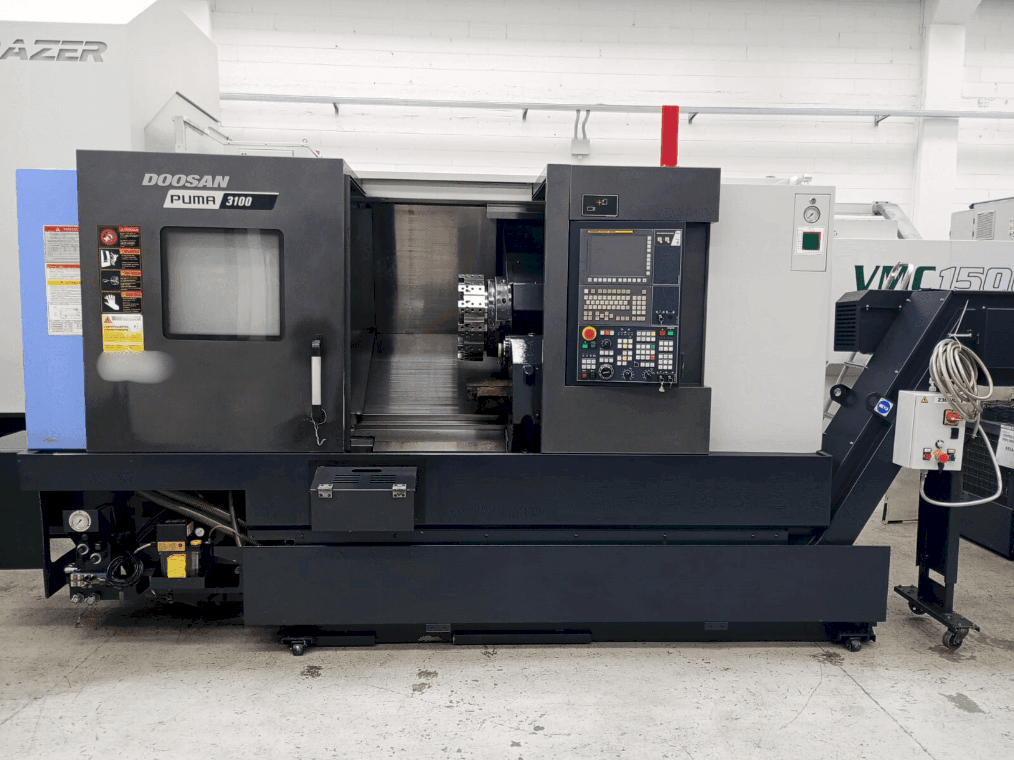 Čelní pohled na DOOSAN PUMA 3100 stroj