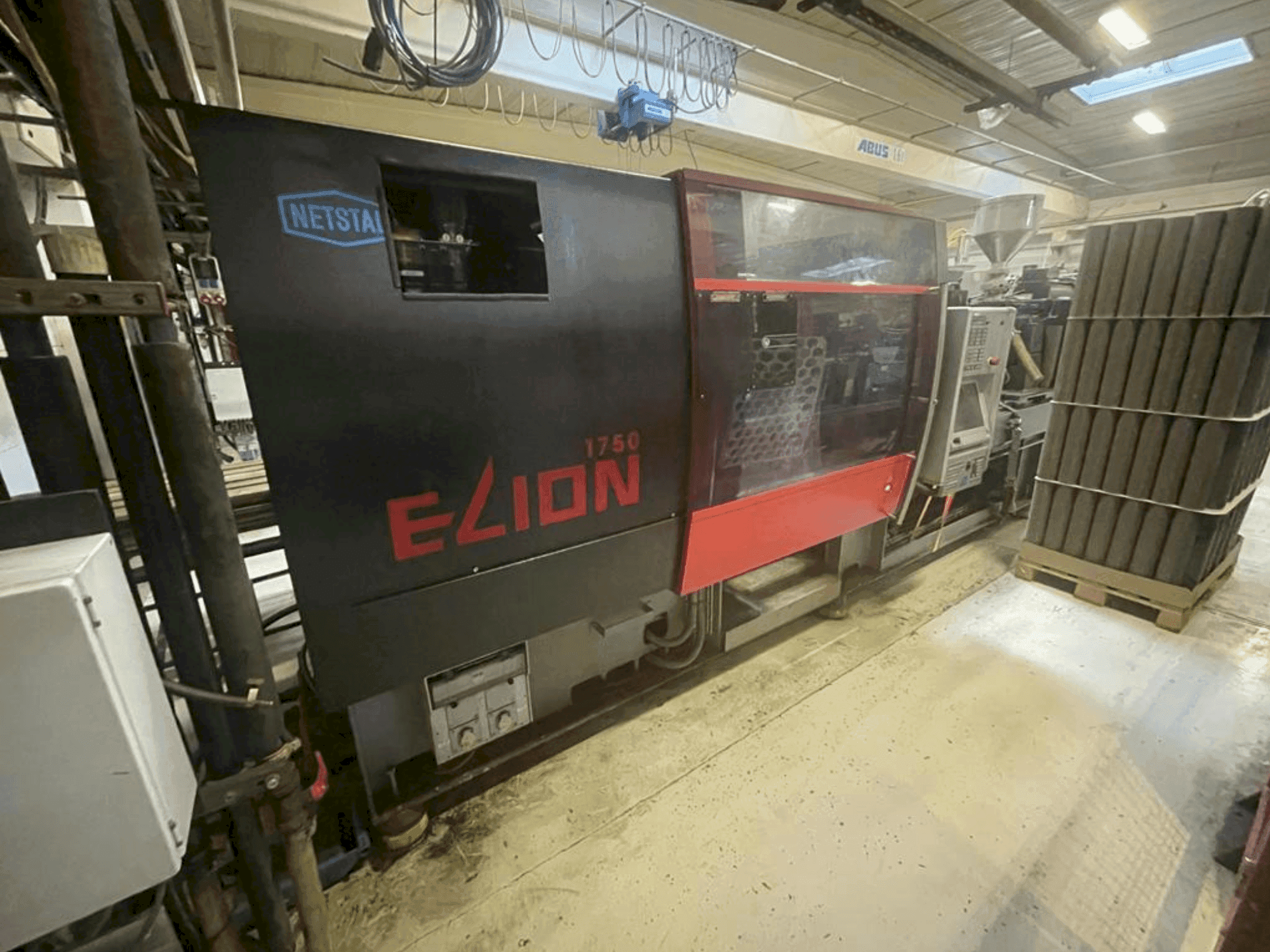 Čelní pohled na Netstal Elion 1750-840 stroj