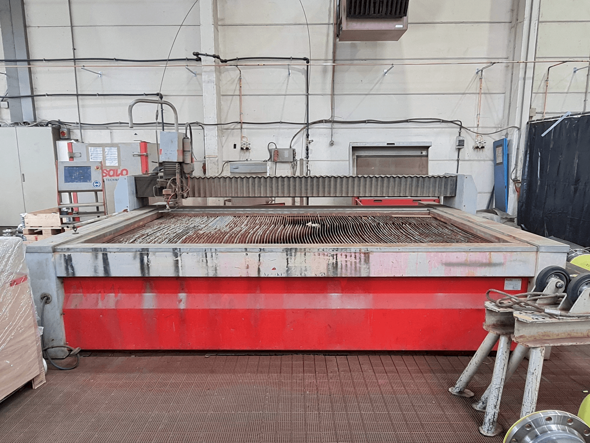 Čelní pohled na Resato R-LCM 3015-1 stroj