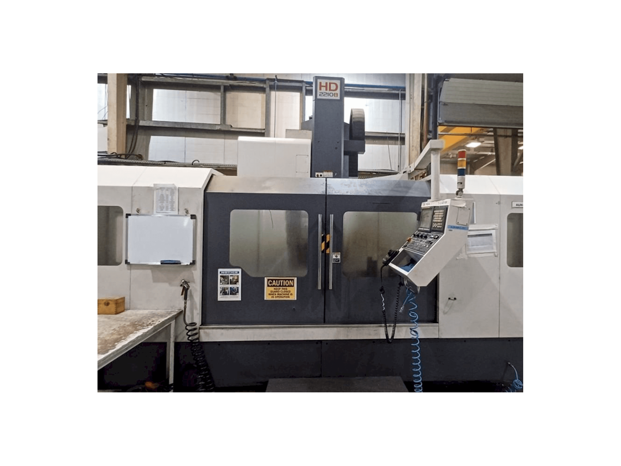 Čelní pohled na Dugard HD 2210B stroj