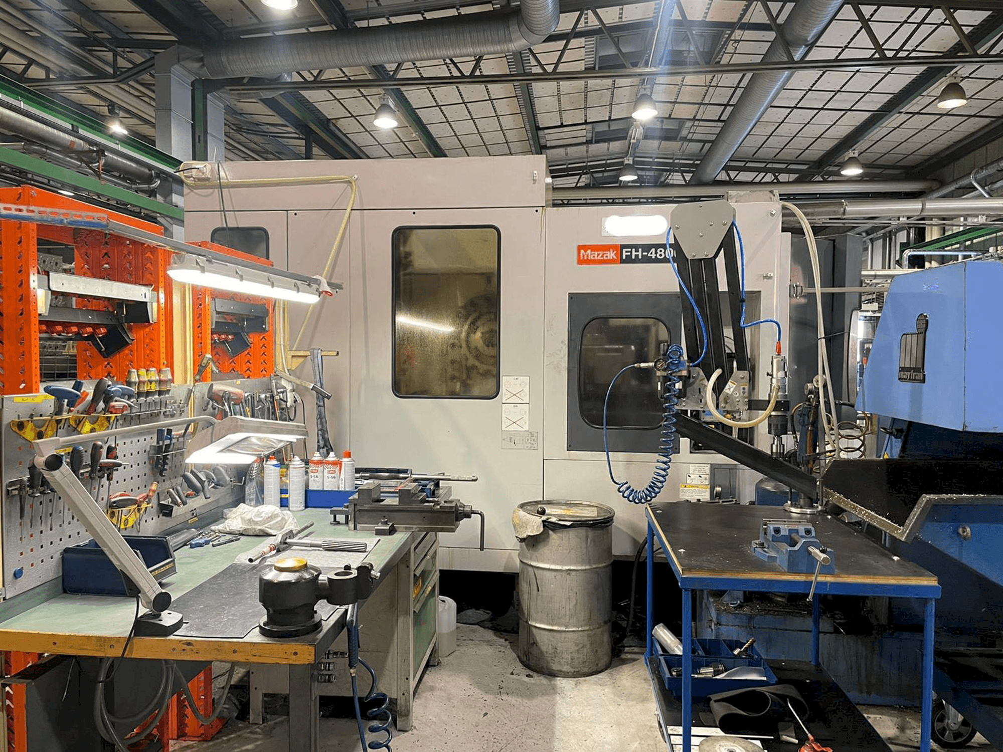 Čelní pohled na Mazak FH-4800 stroj