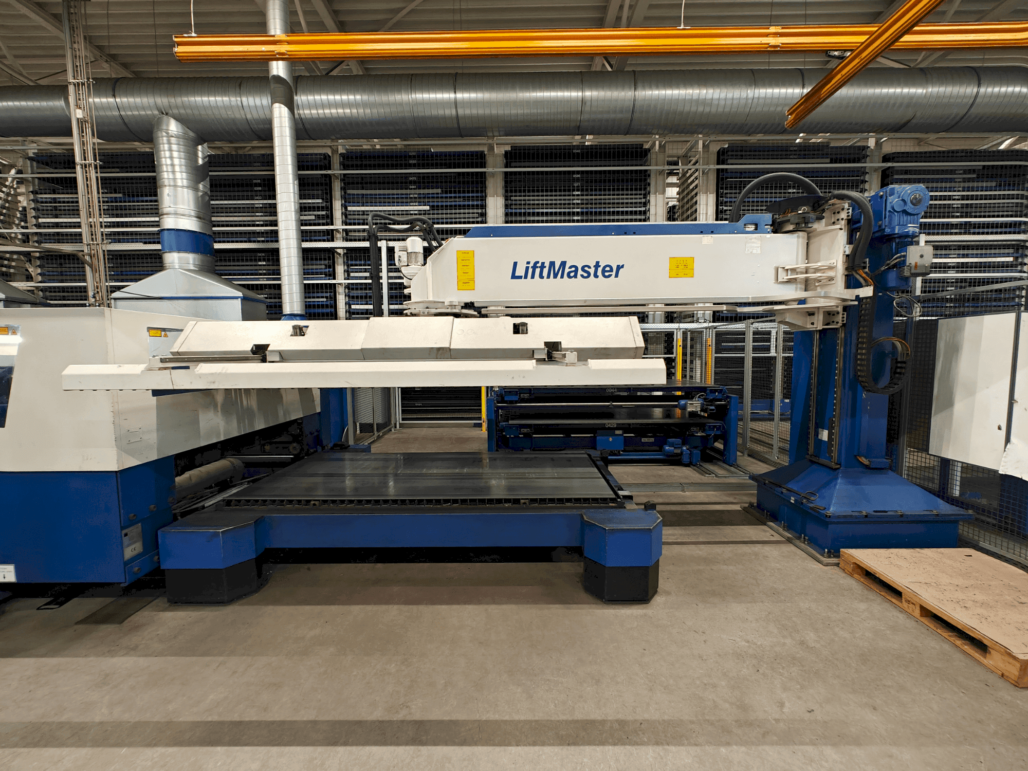 Čelní pohled na TRUMPF Trumatic L3050 stroj