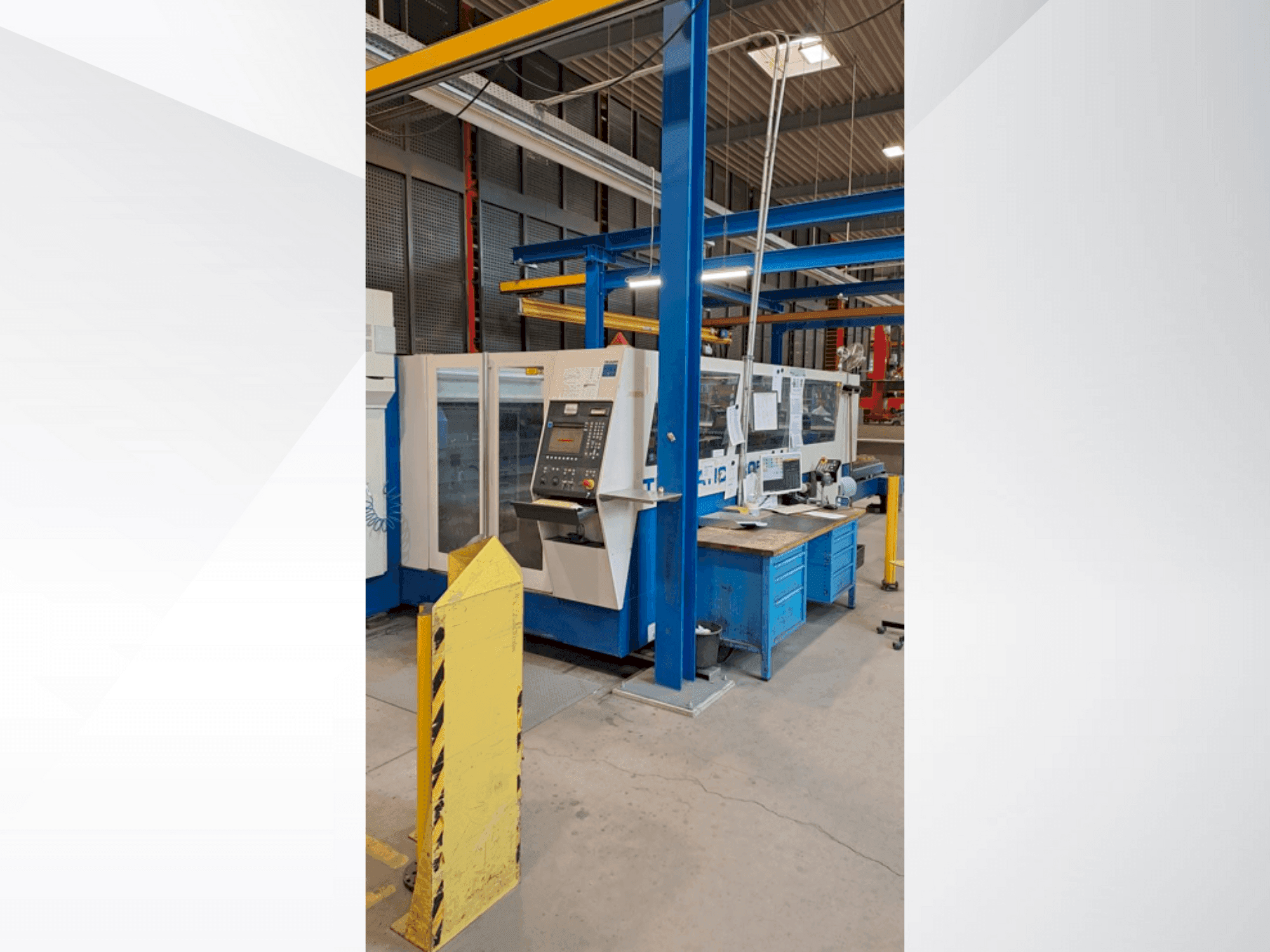 Čelní pohled na TRUMPF Trumatic L3050 stroj