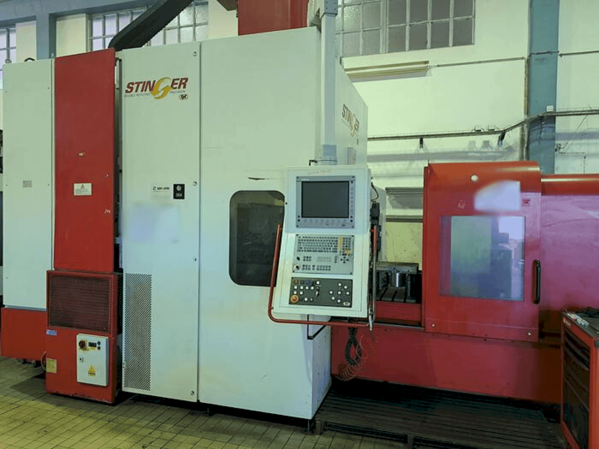 Čelní pohled na FPT STINGER XL stroj