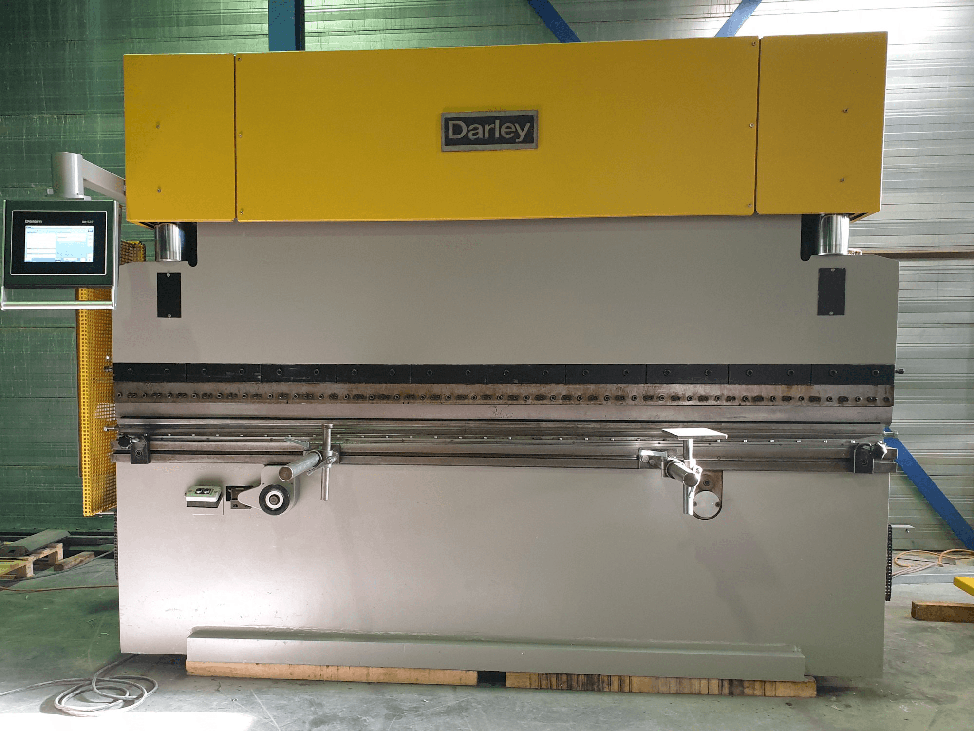 Čelní pohled na Darley EHP 80 31/25 stroj