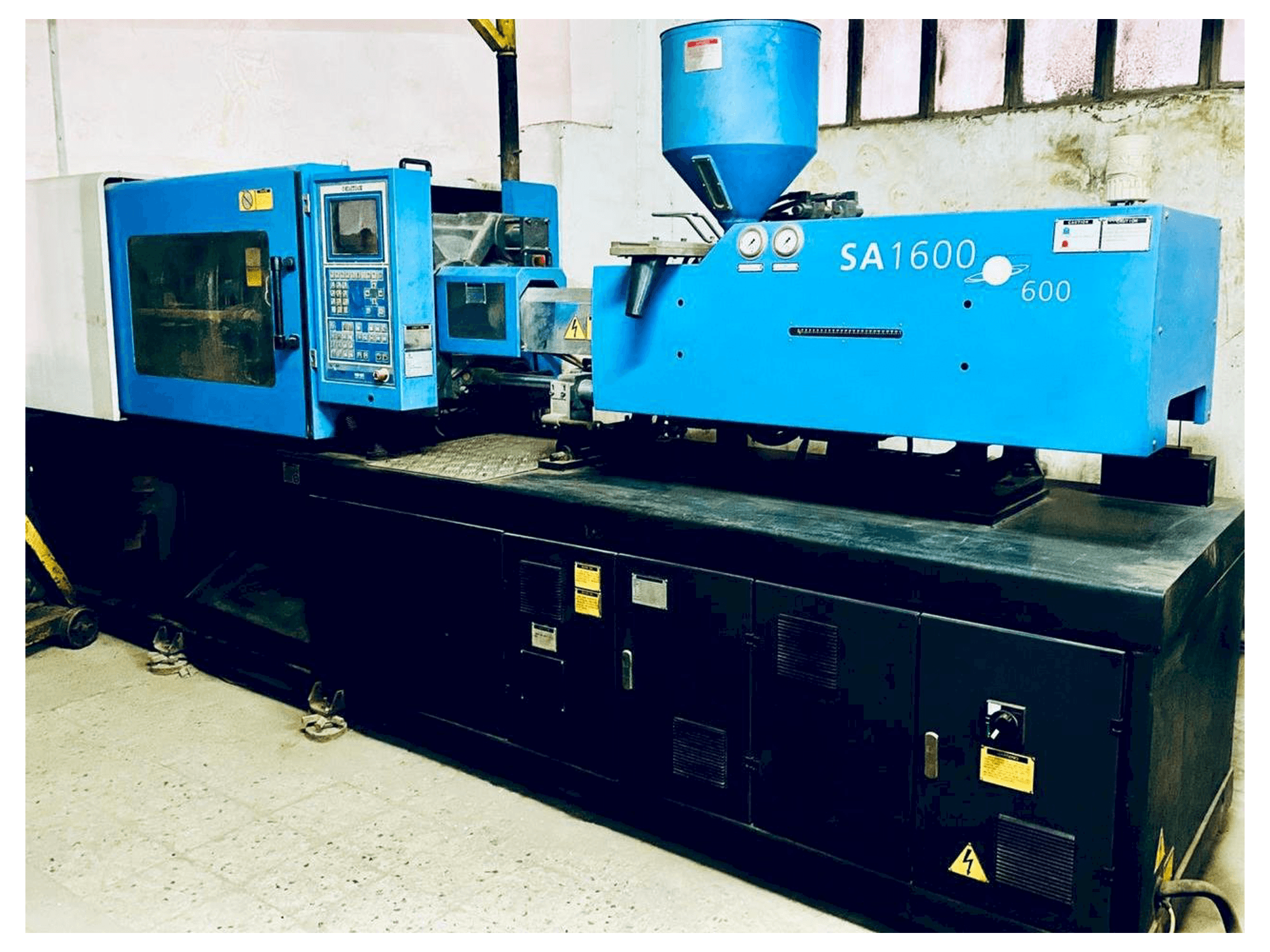 Čelní pohled na HAITIAN SA 1600-600 stroj