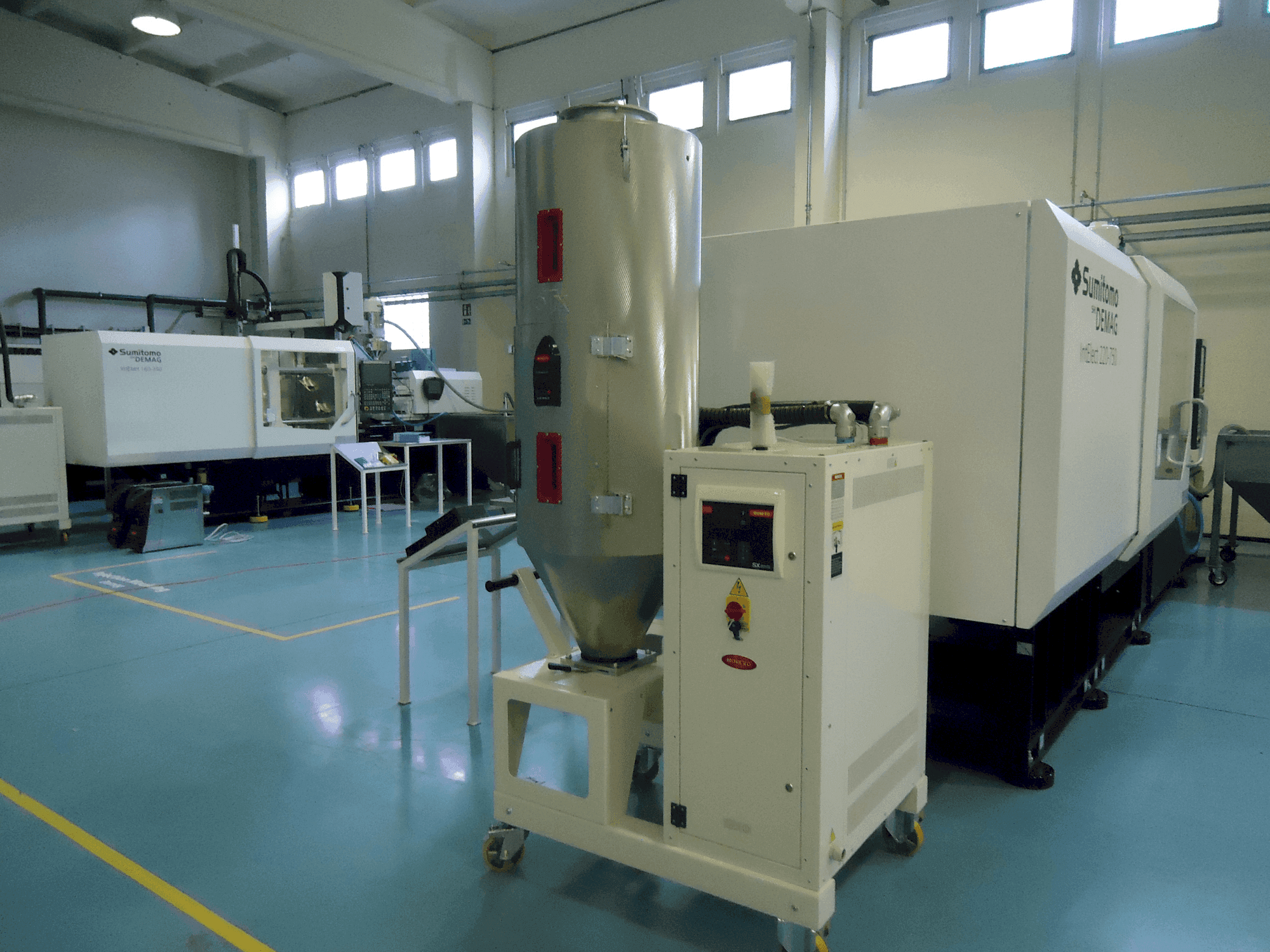 Čelní pohled na SUMITOMO SHI DEMAG IntElect 220/610-750 smart stroj
