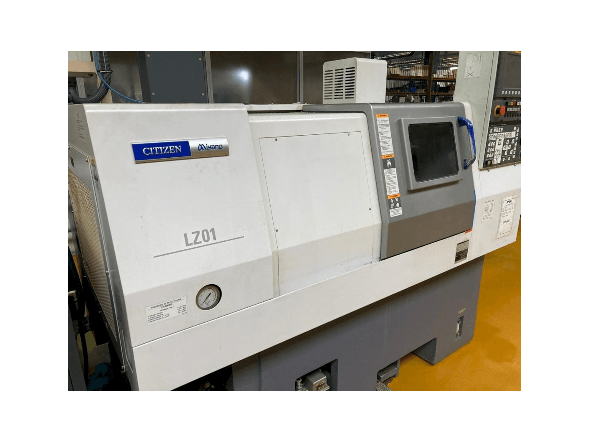 Čelní pohled na Miyano LZ-01RY2 stroj