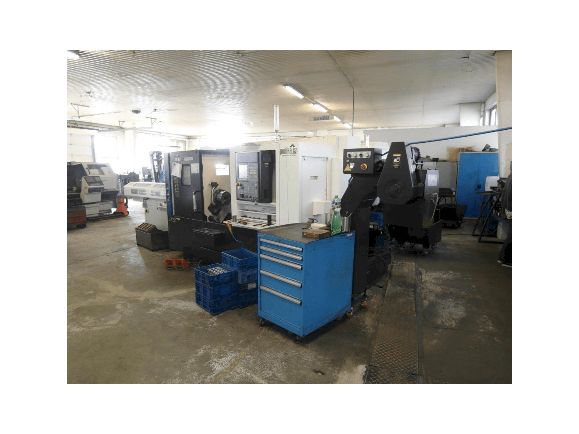 Čelní pohled na Hyundai Wia L230LMSA stroj