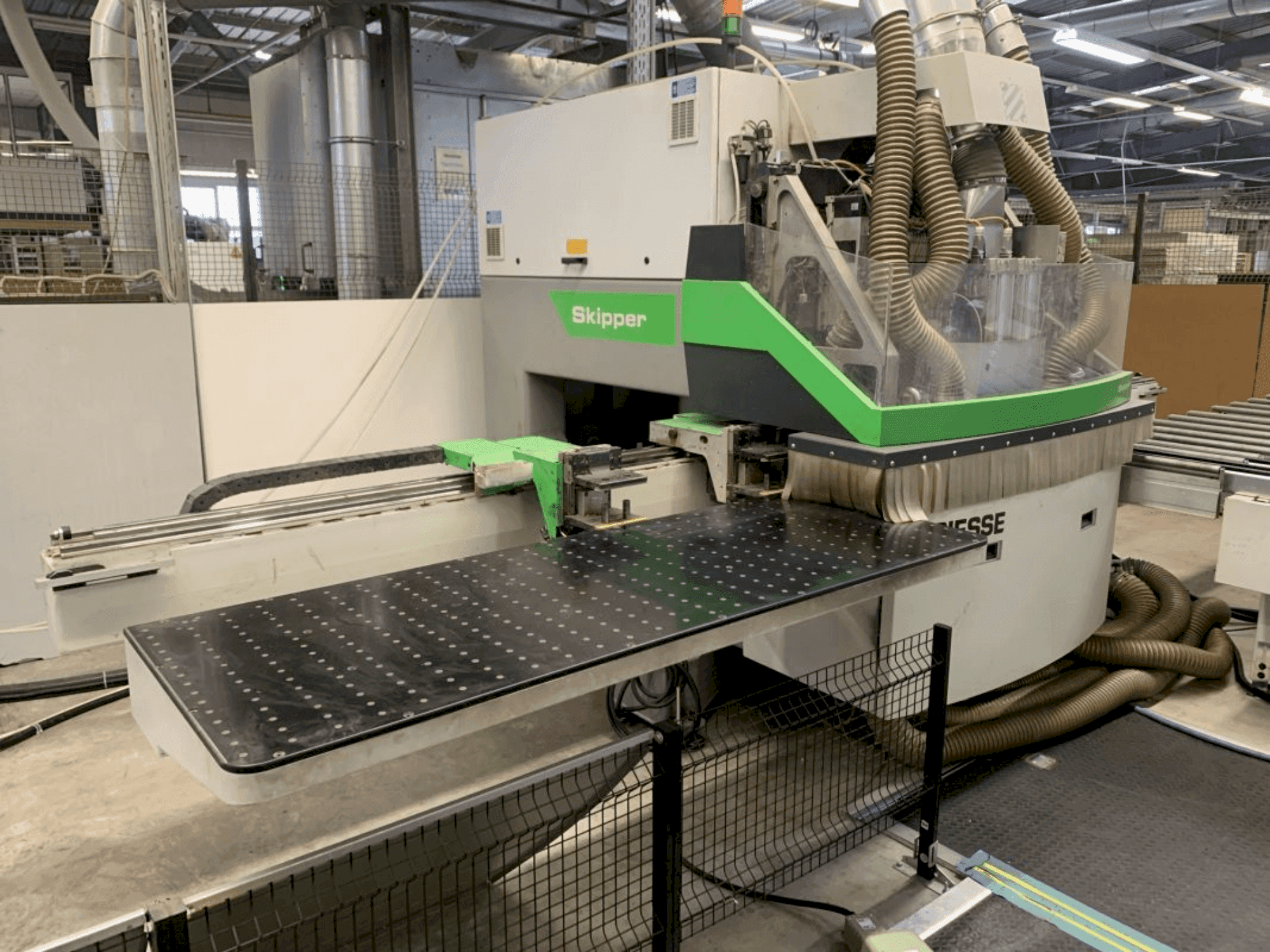 Čelní pohled na BIESSE Skipper 130 stroj