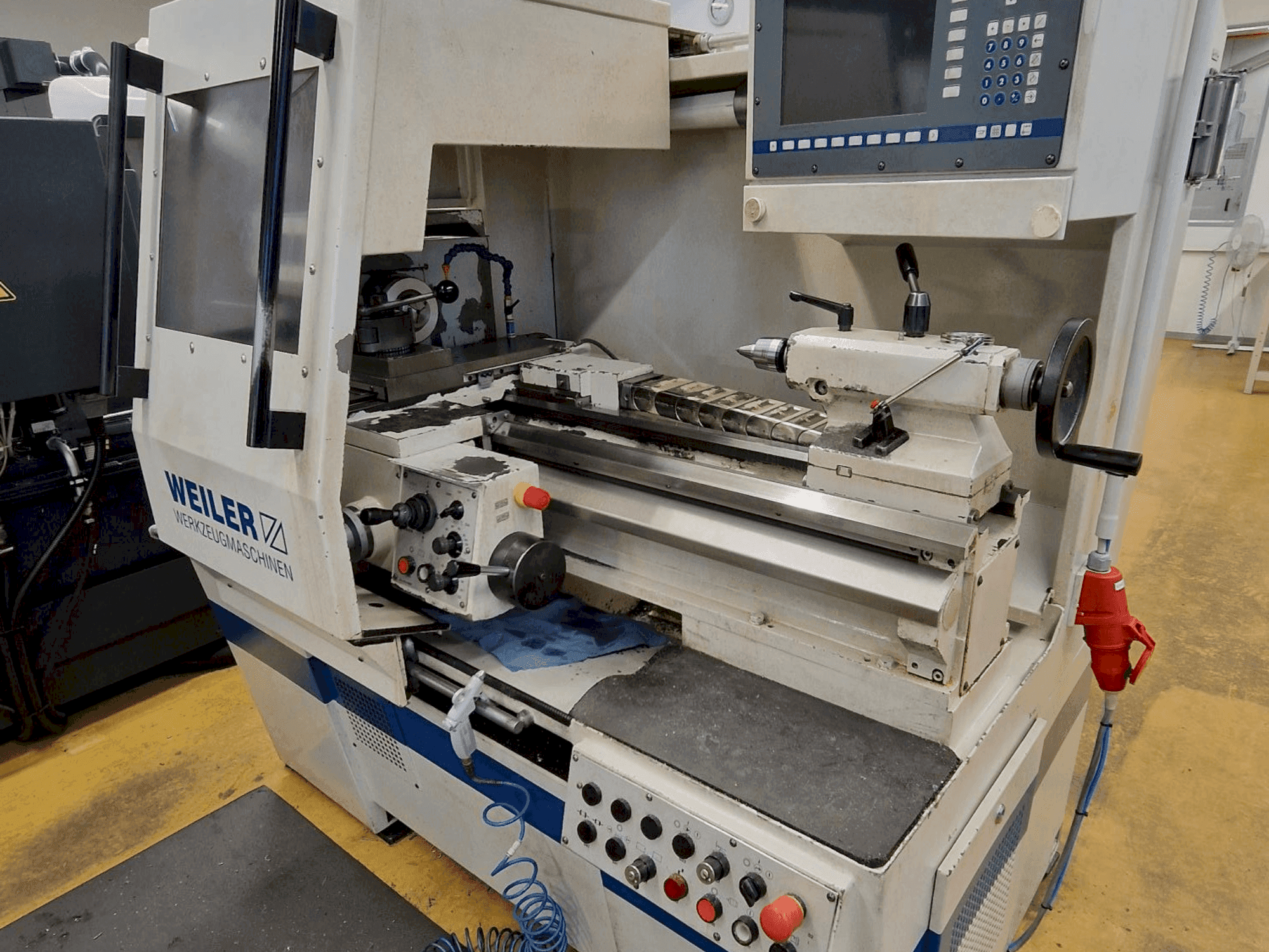 Čelní pohled na Weiler E30 stroj