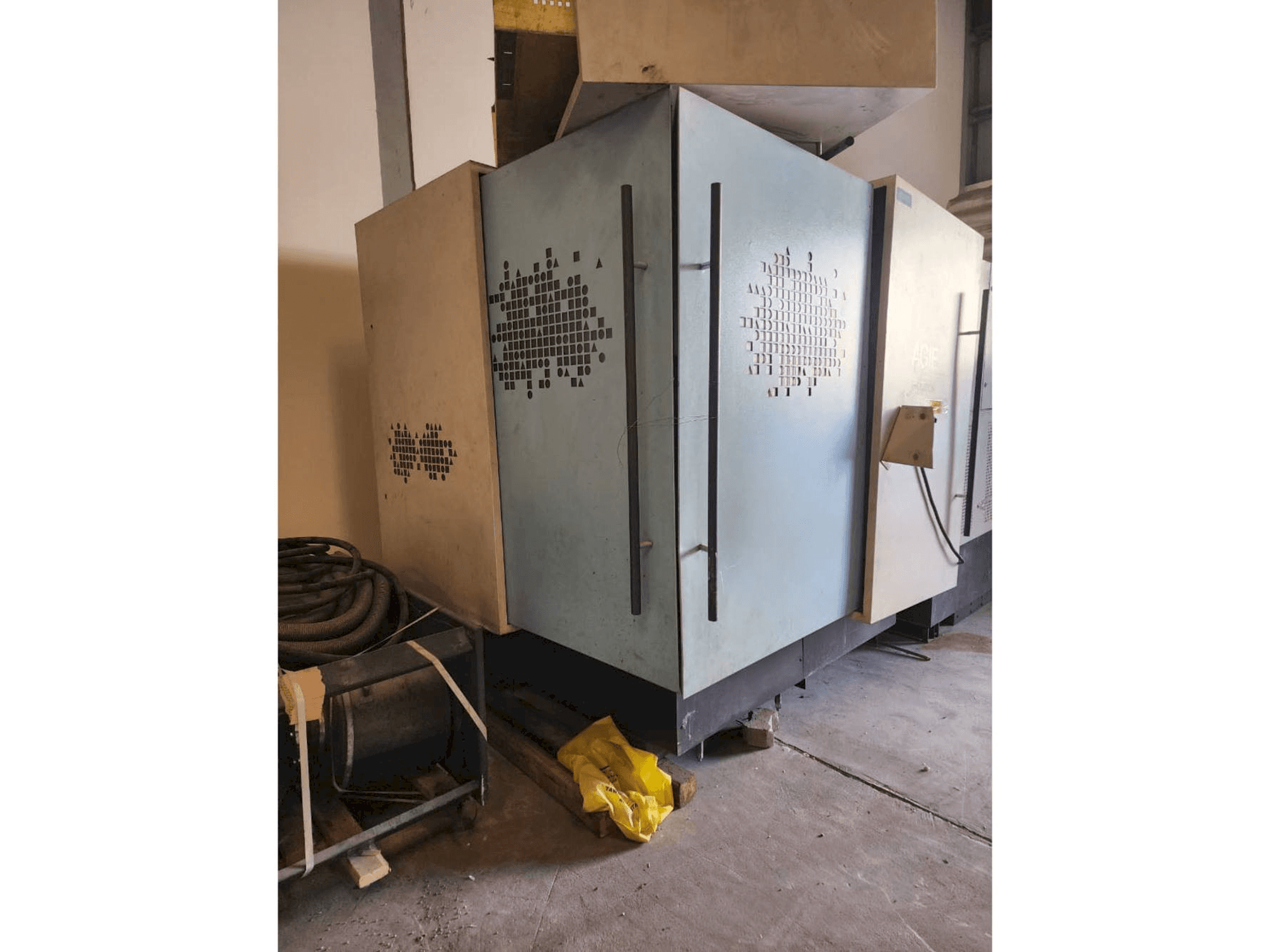 Čelní pohled na AGIE Challenge 2 stroj