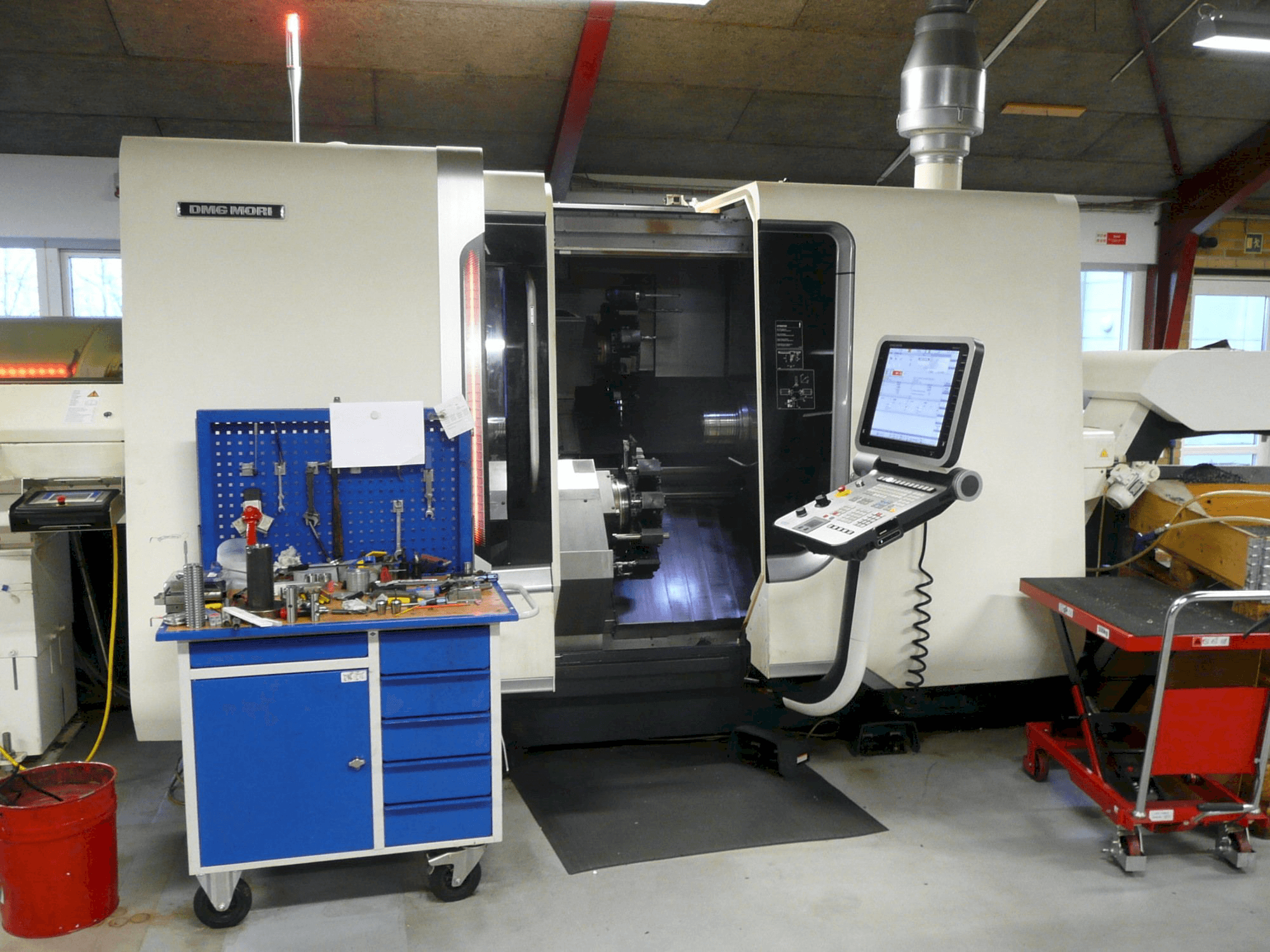 Čelní pohled na DMG MORI CTX beta 800 A4 stroj