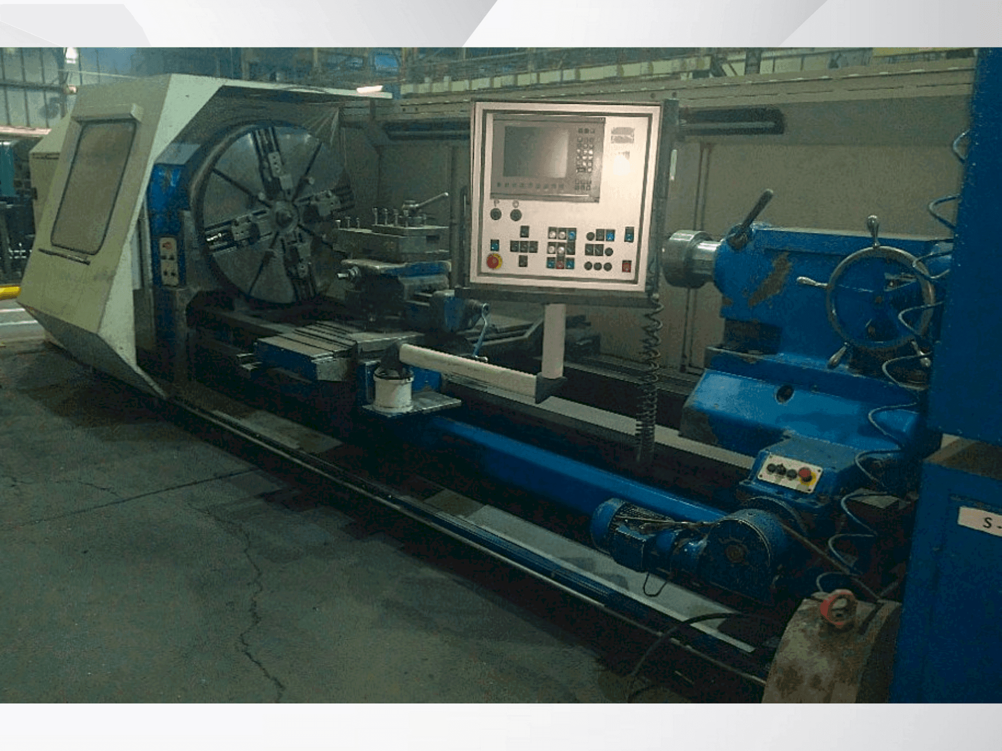 Čelní pohled na SKODA SRM 125 CNC stroj