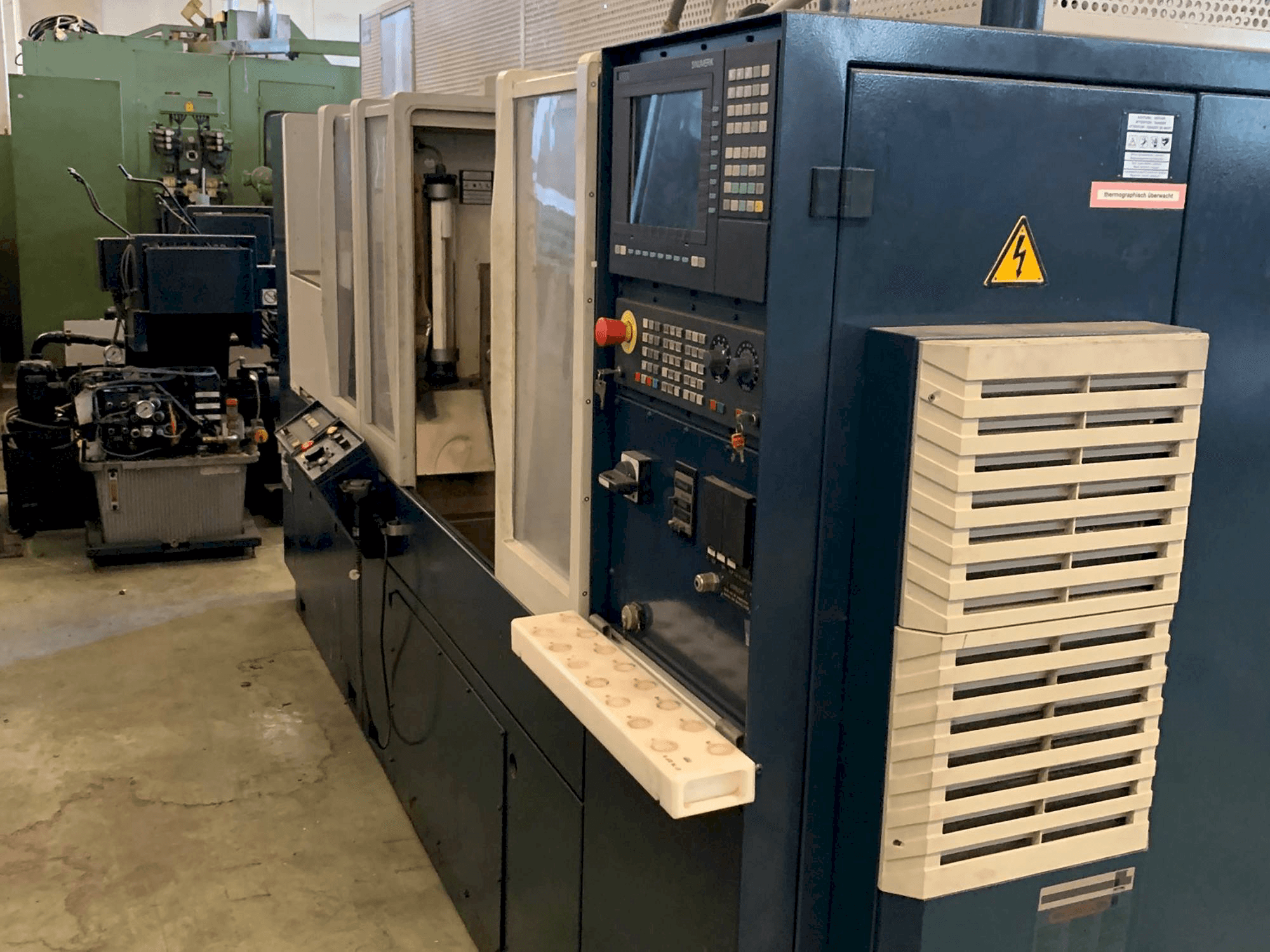 Čelní pohled na SPINNER PD 48 stroj