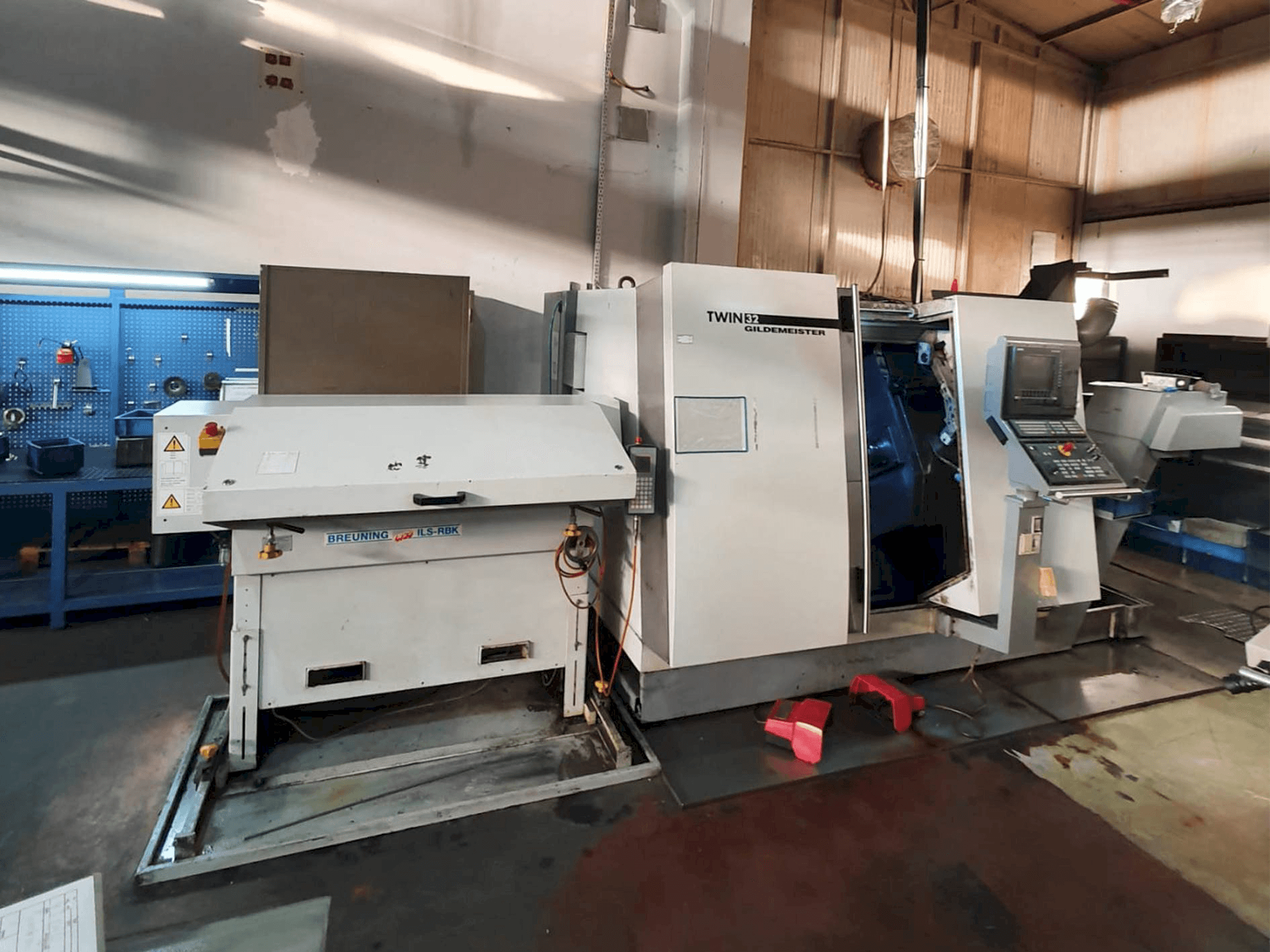 Čelní pohled na Gildemeister TWIN 32 stroj