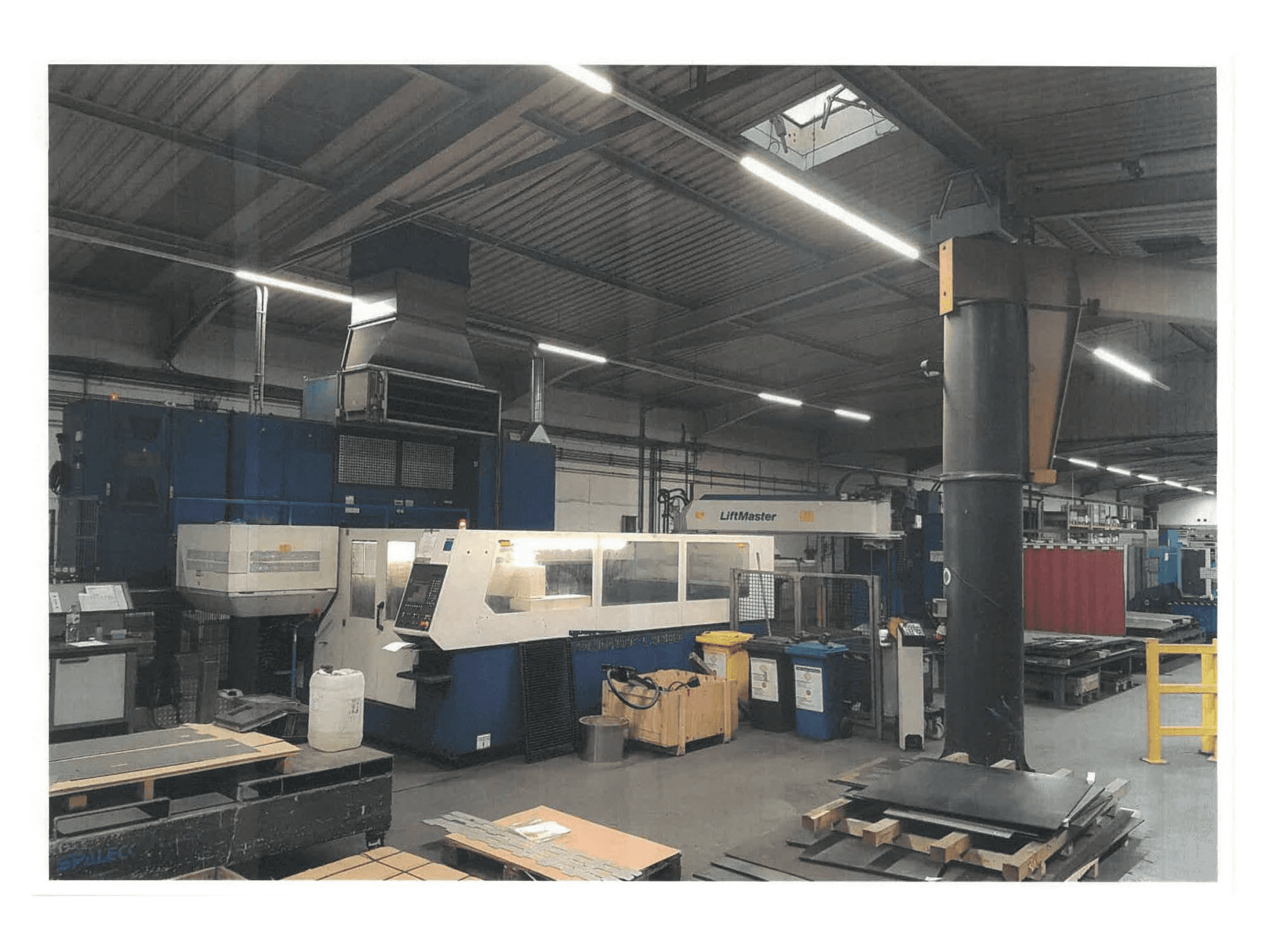 Čelní pohled na TRUMPF Laser 30/30 stroj