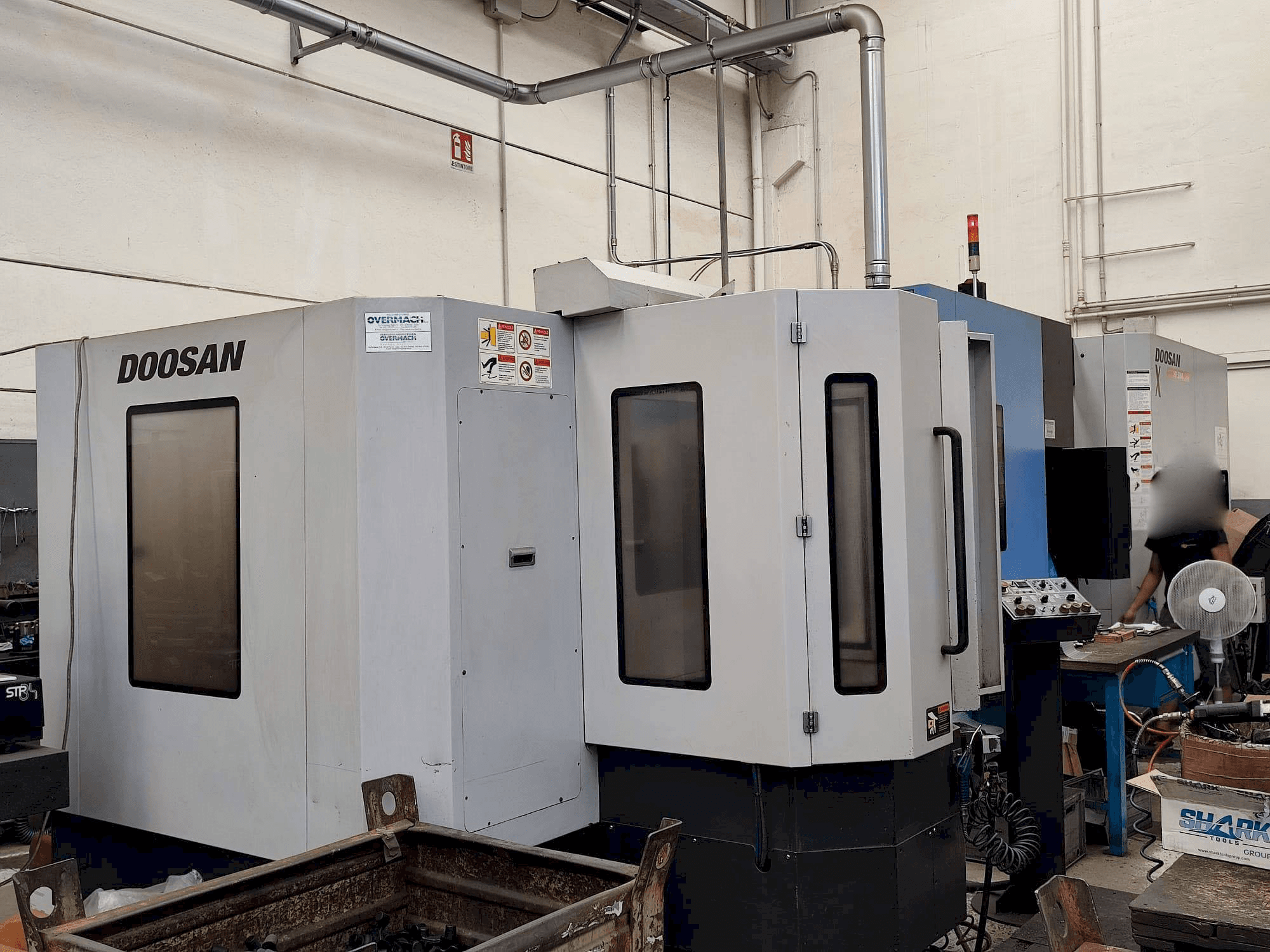 Čelní pohled na DOOSAN HP 5100 stroj