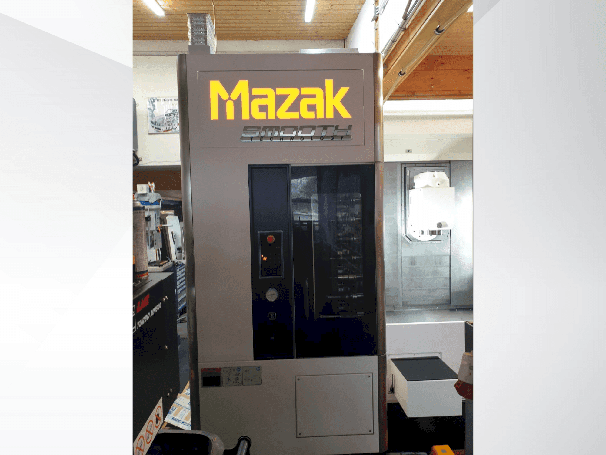 Čelní pohled na Mazak INTEGREX j-200S stroj