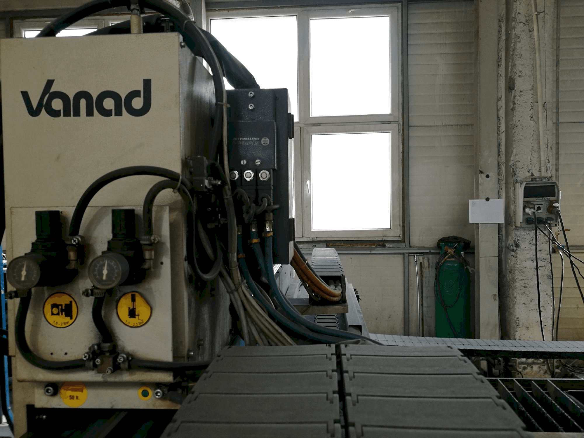 Čelní pohled na Vanad Kjellberg Proxima HiFocus 80i stroj