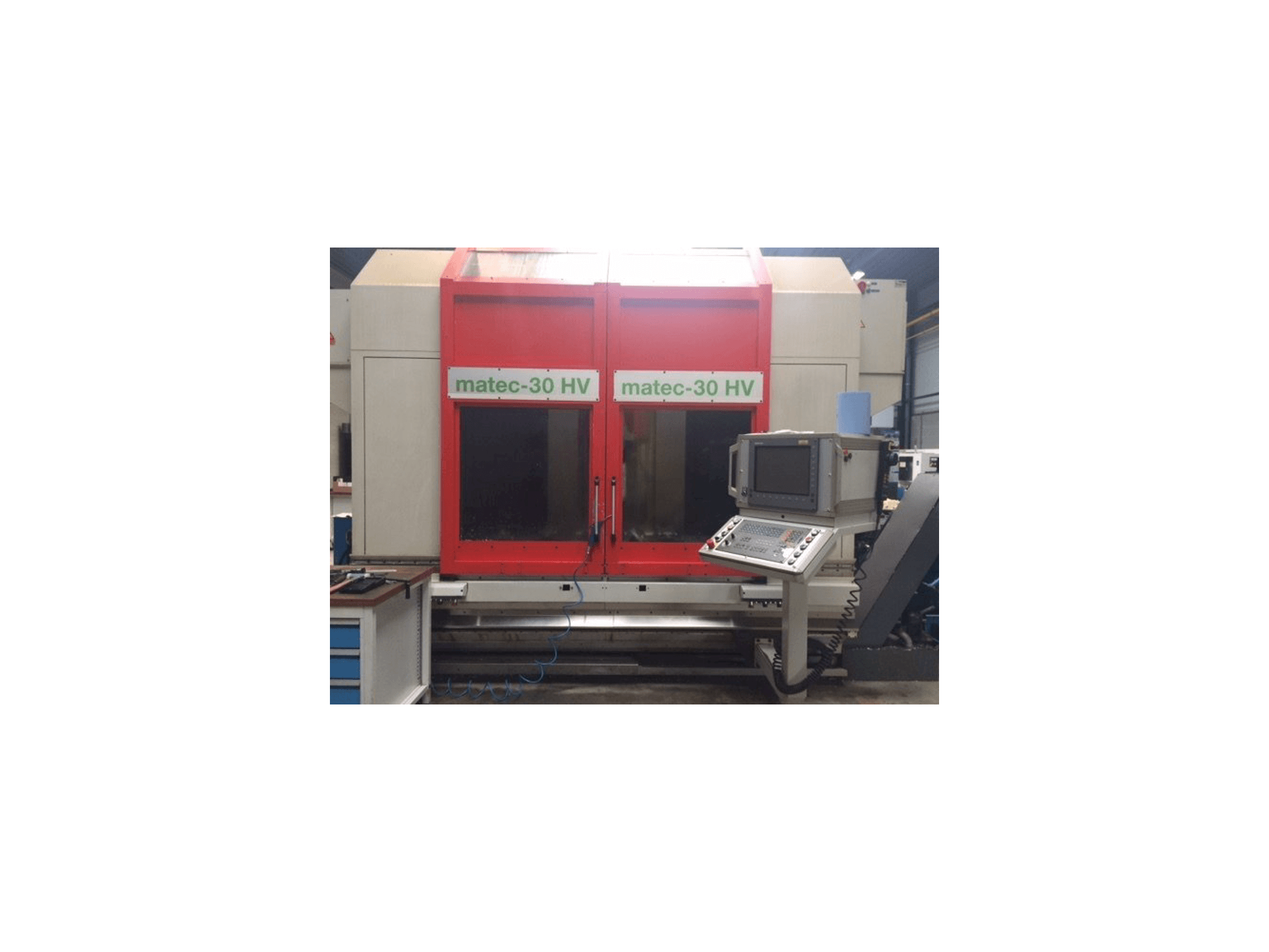 Čelní pohled na Matec 30 HV stroj