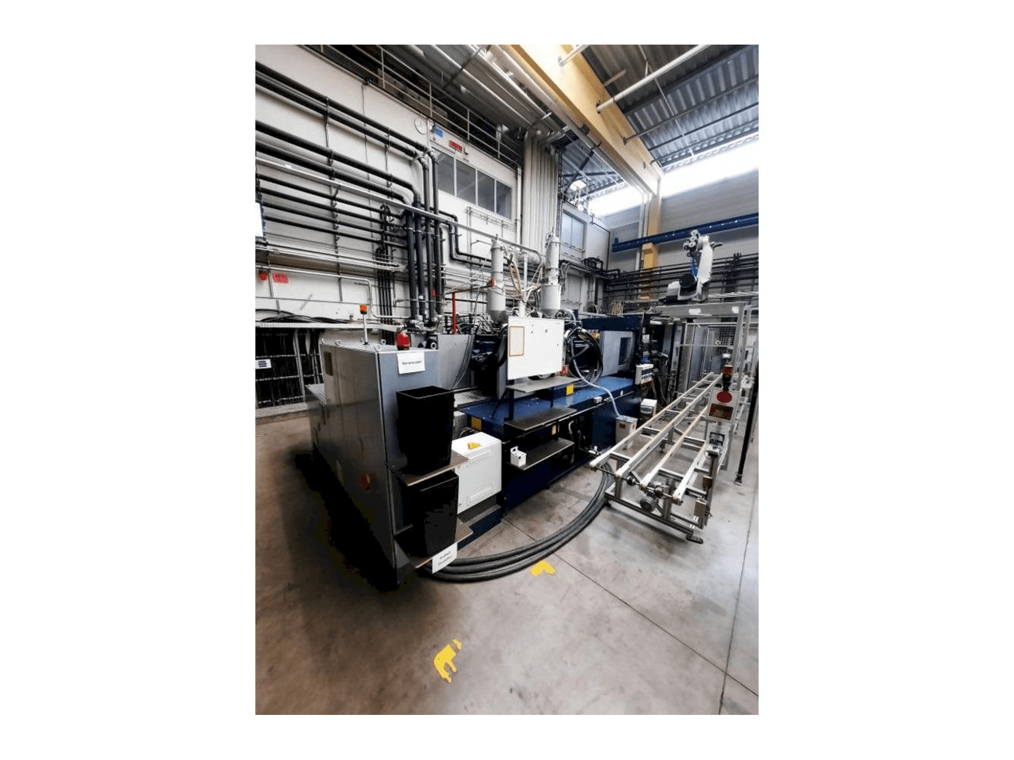 Čelní pohled na Battenfeld HM13000/9200/7700 stroj