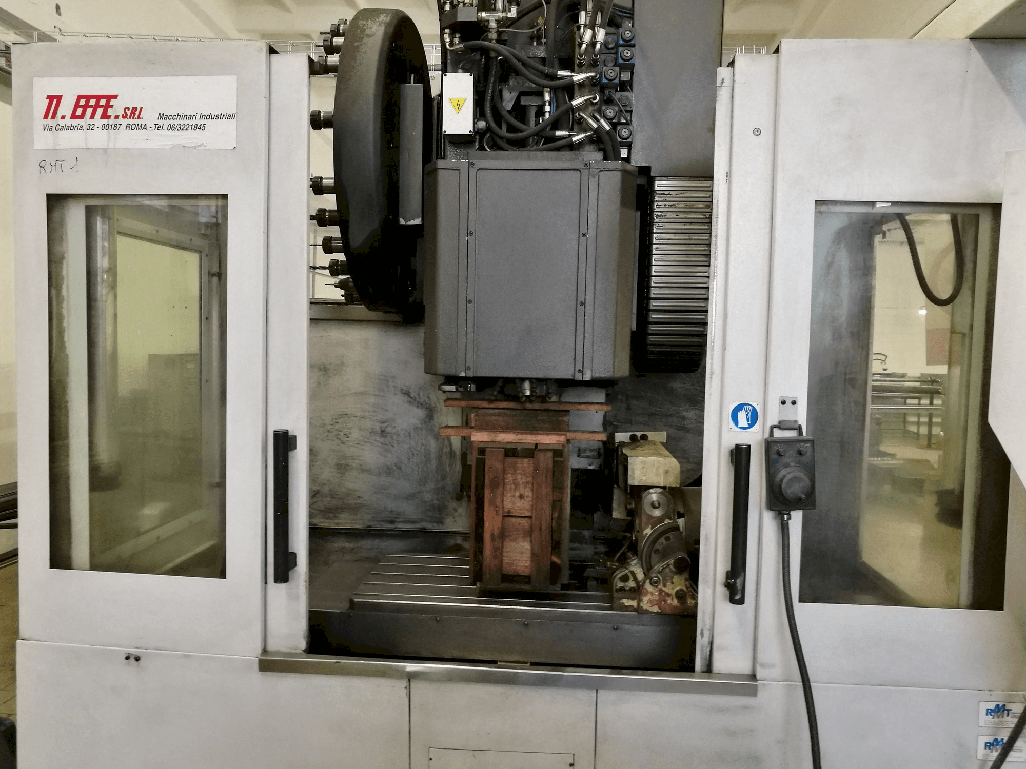 Čelní pohled na RMT Kompakt 8 stroj