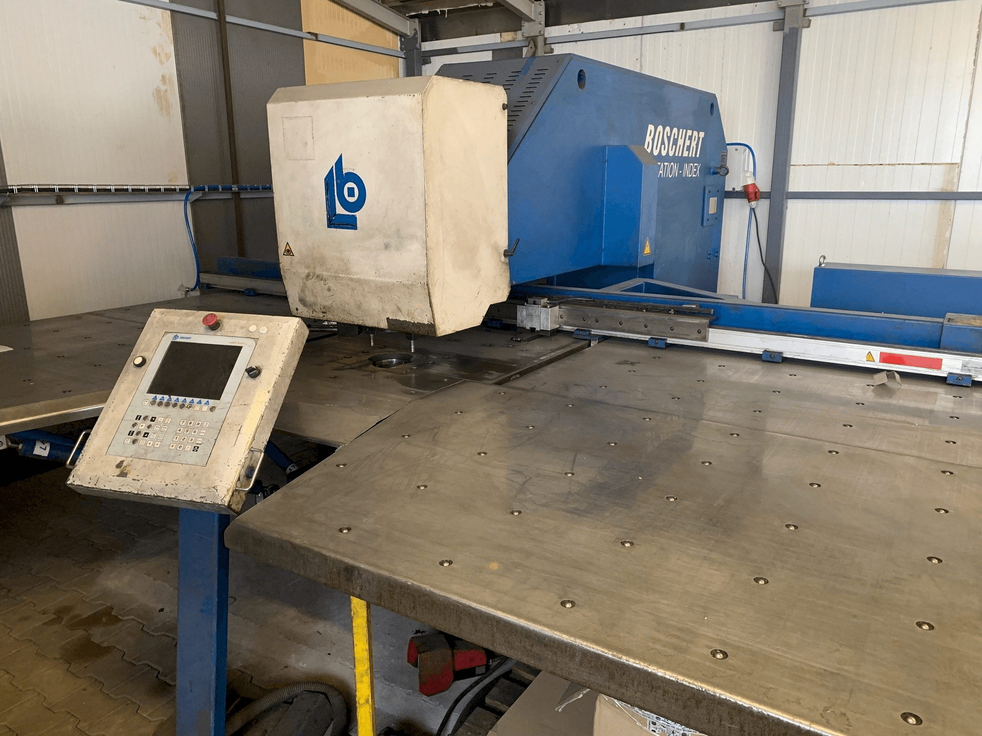 Čelní pohled na Boschert EL 1250 Rota-Index stroj