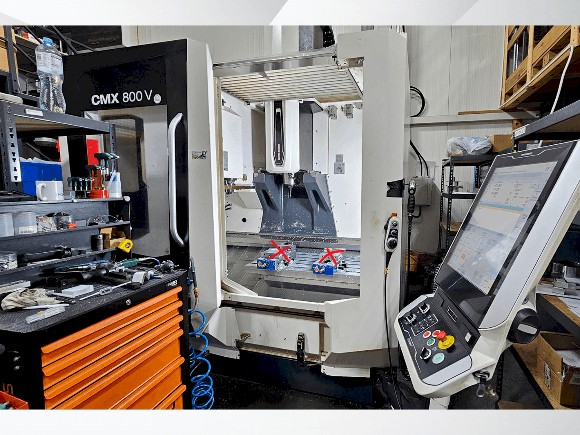 Čelní pohled na DMG CMX 800V stroj
