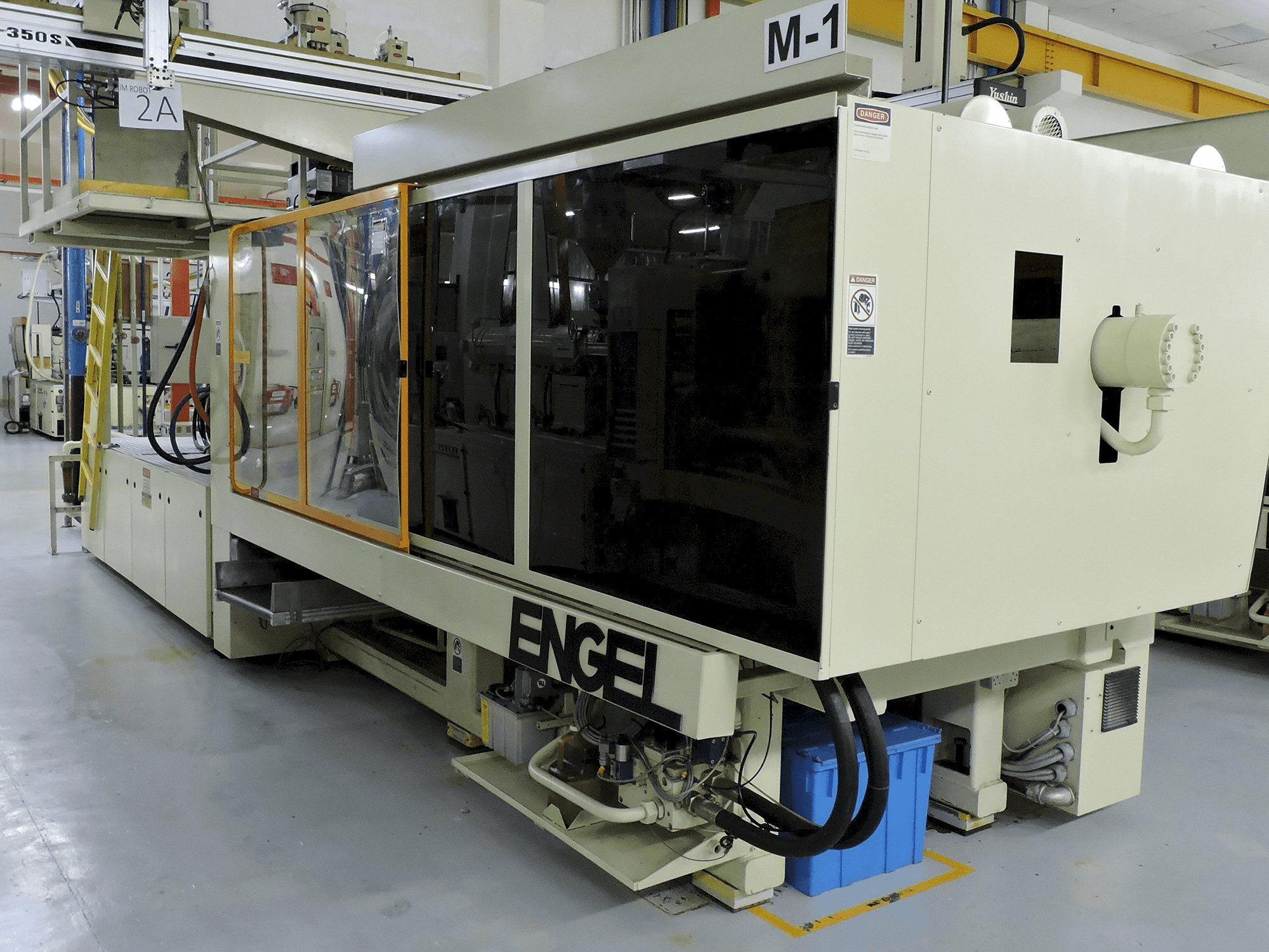 Pravý pohled na ENGEL ES 1300 /450 stroj