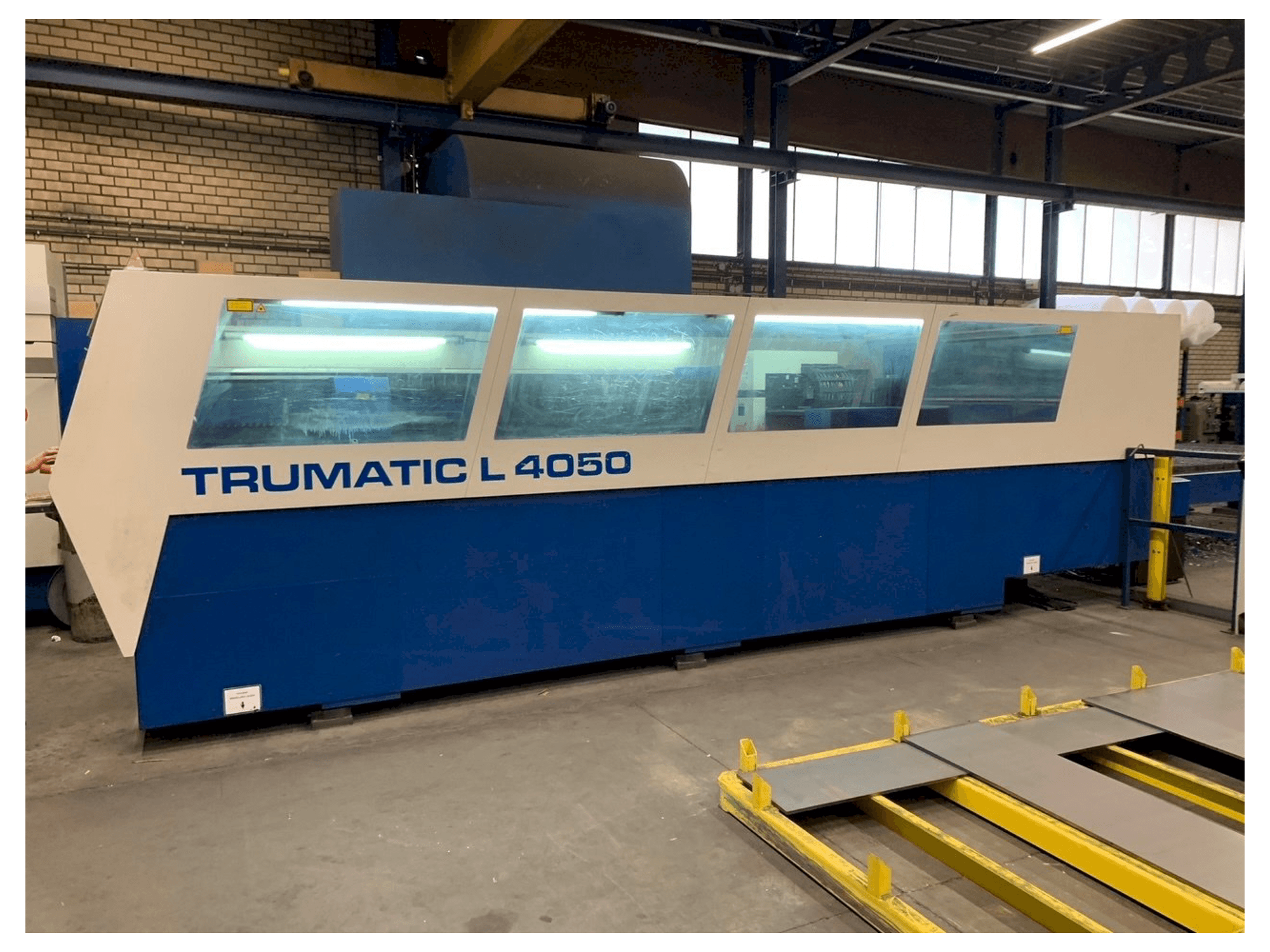 Čelní pohled na Trumpf Trumatic L4050 5kW CO2 + Liftmaster stroj