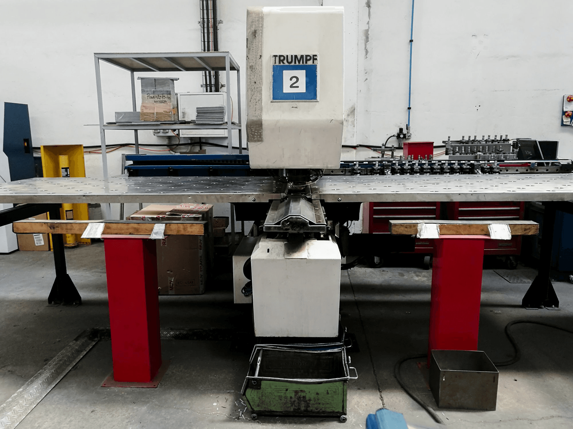 Pravý pohled na Trumpf Trumatic 160 R stroj
