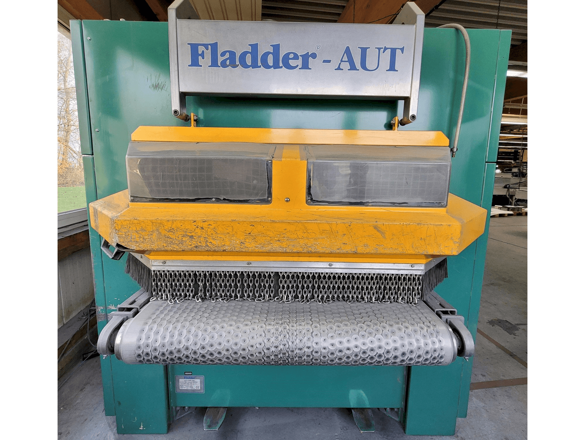 Čelní pohled na Fladder AUT-1000 VAC stroj