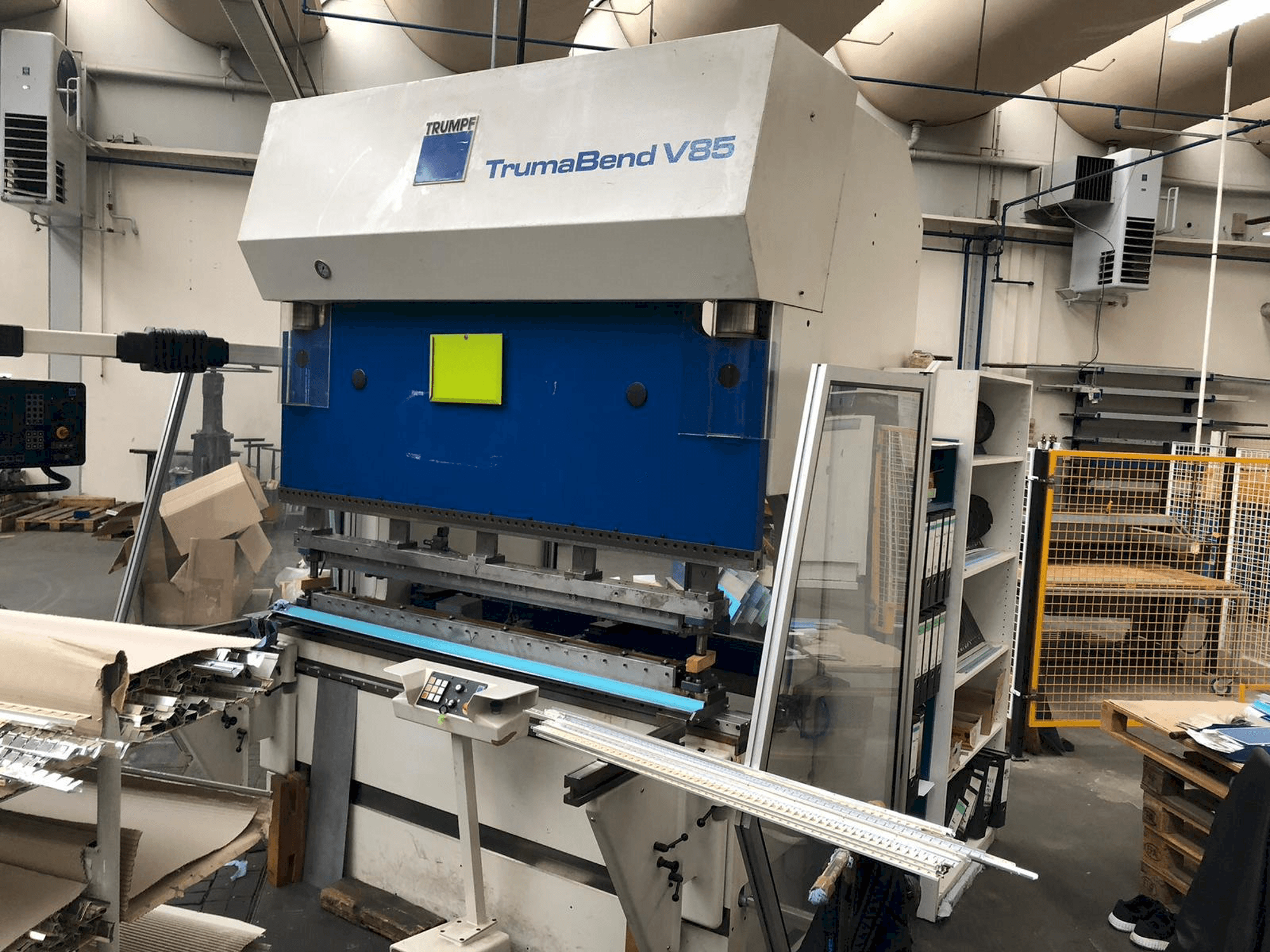 Čelní pohled na Trumpf TrumaBend V85 stroj