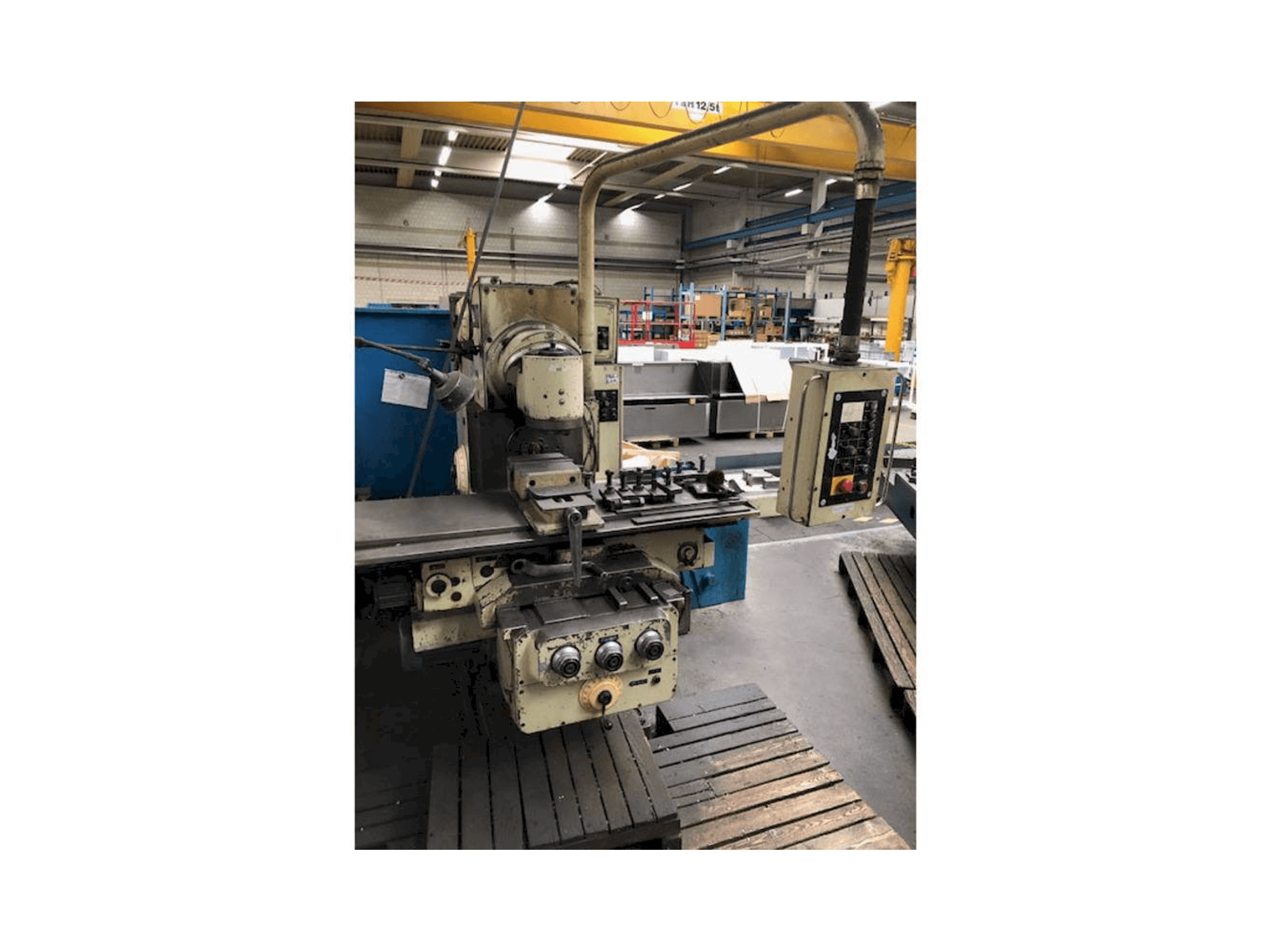 Čelní pohled na ELEKTRONIK F400-E stroj