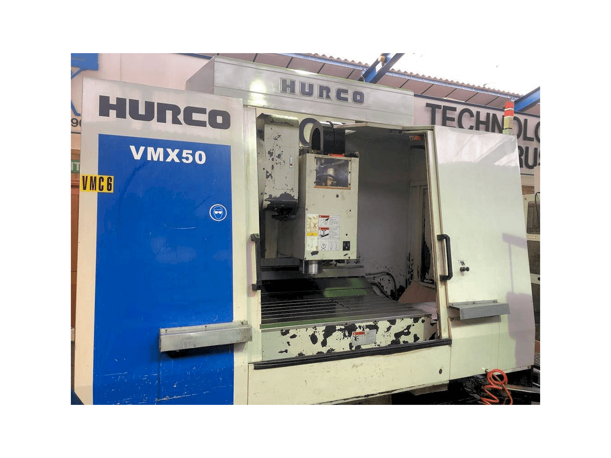 Čelní pohled na Hurco VMX 50/40T stroj