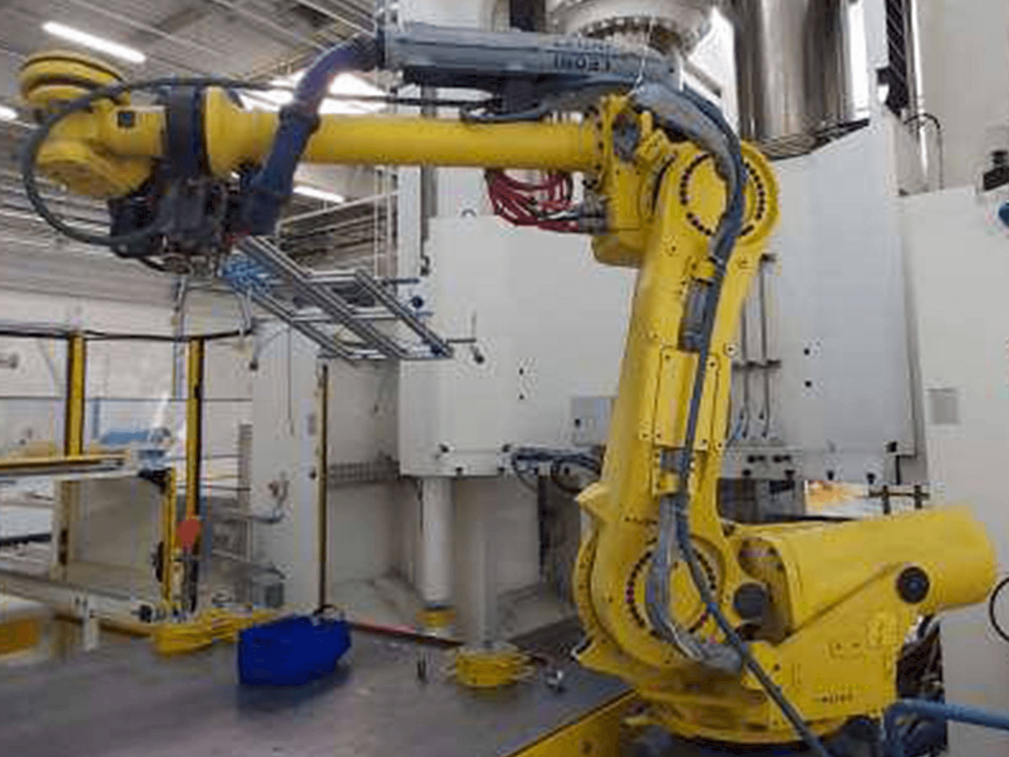 Čelní pohled na FANUC Robot R-2000iB/185L stroj