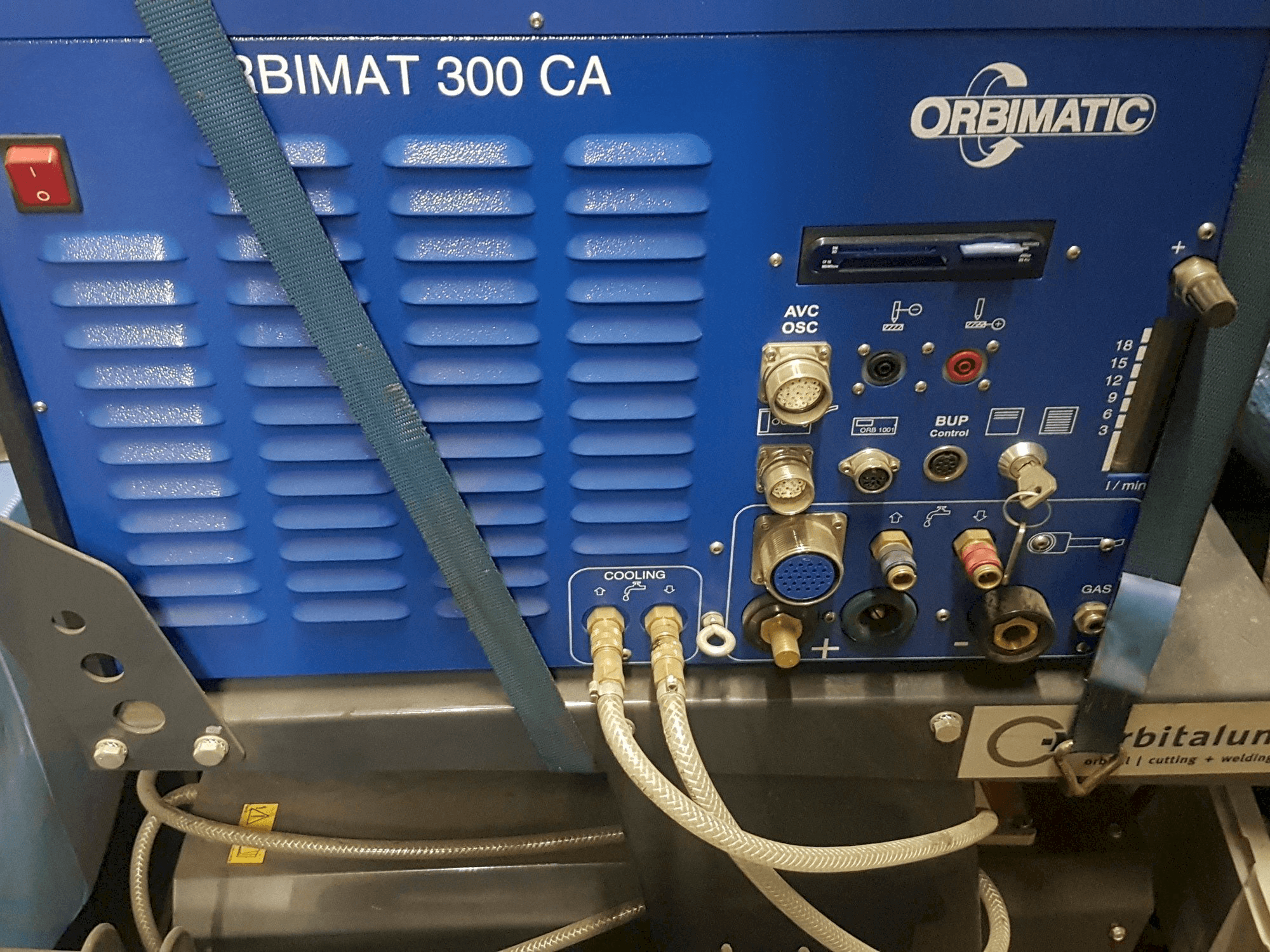 Čelní pohled na Orbitalum ORBIMAT 300 CA AVC/OSC stroj